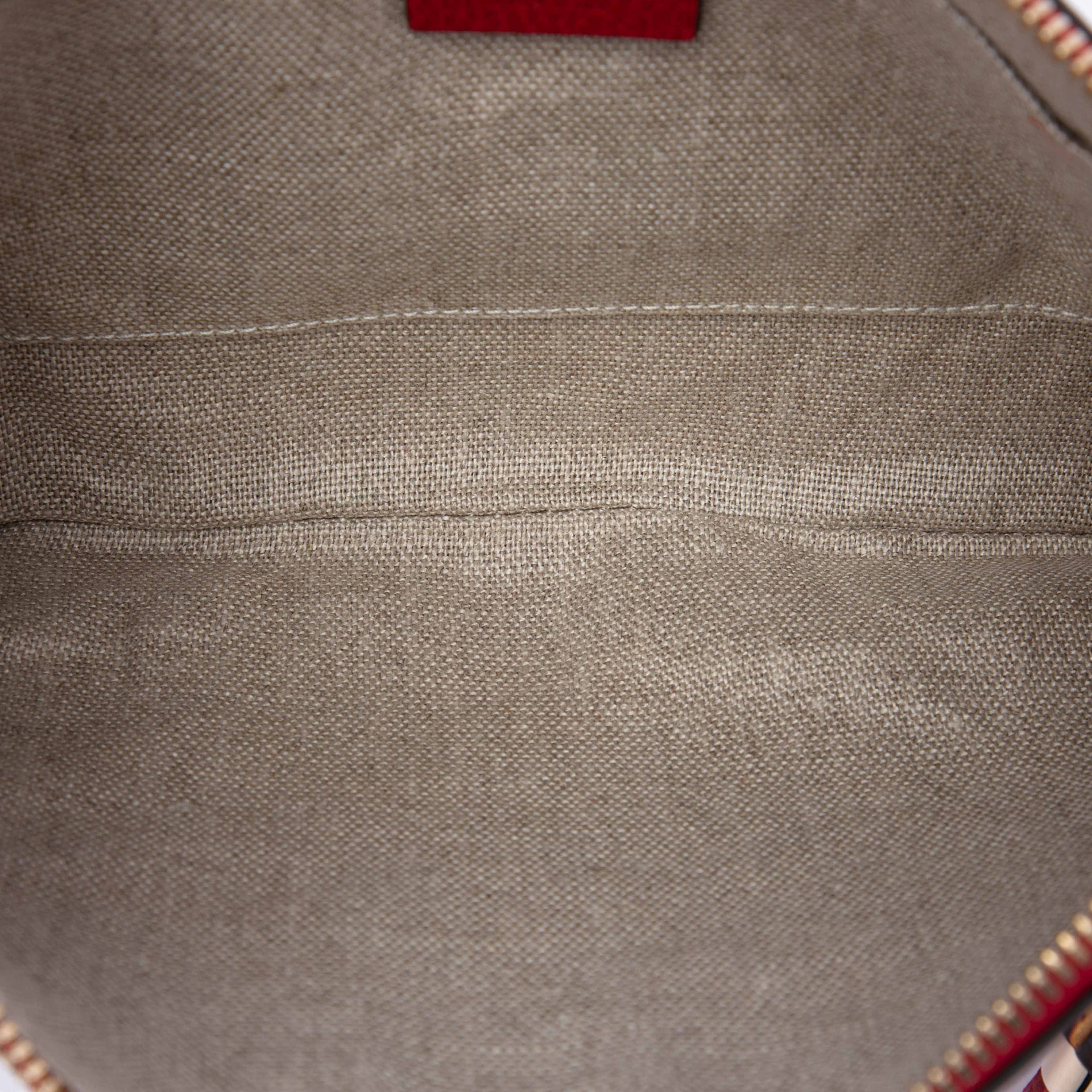 Gucci Calfskin Bamboo Clutch, från Luxclusif, i färgen röd. Klicka för att öppna bilden i stort format