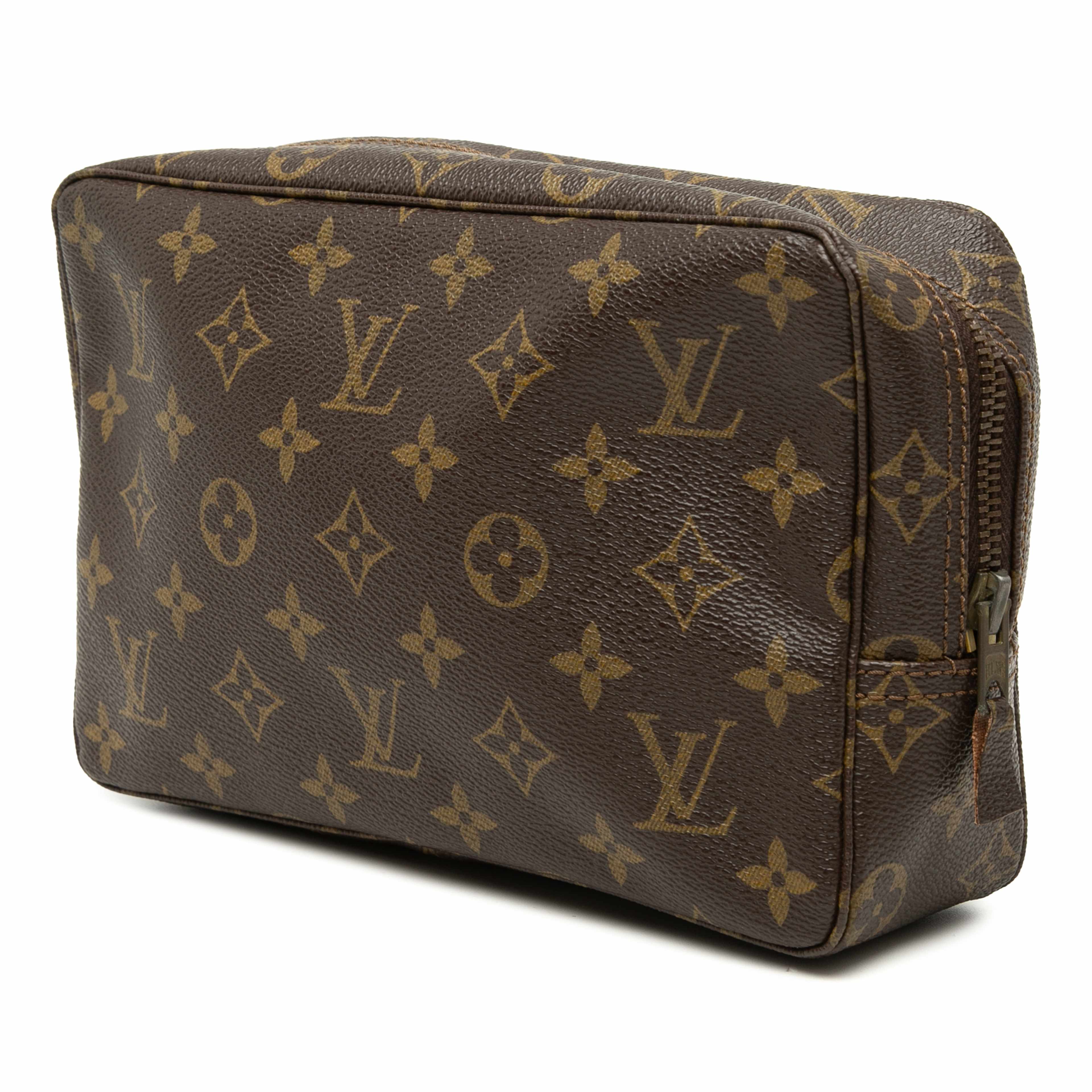 Louis Vuitton Monogram Trousse Toilette 23, från Luxclusif, i färgen brun. Klicka för att öppna bilden i stort format