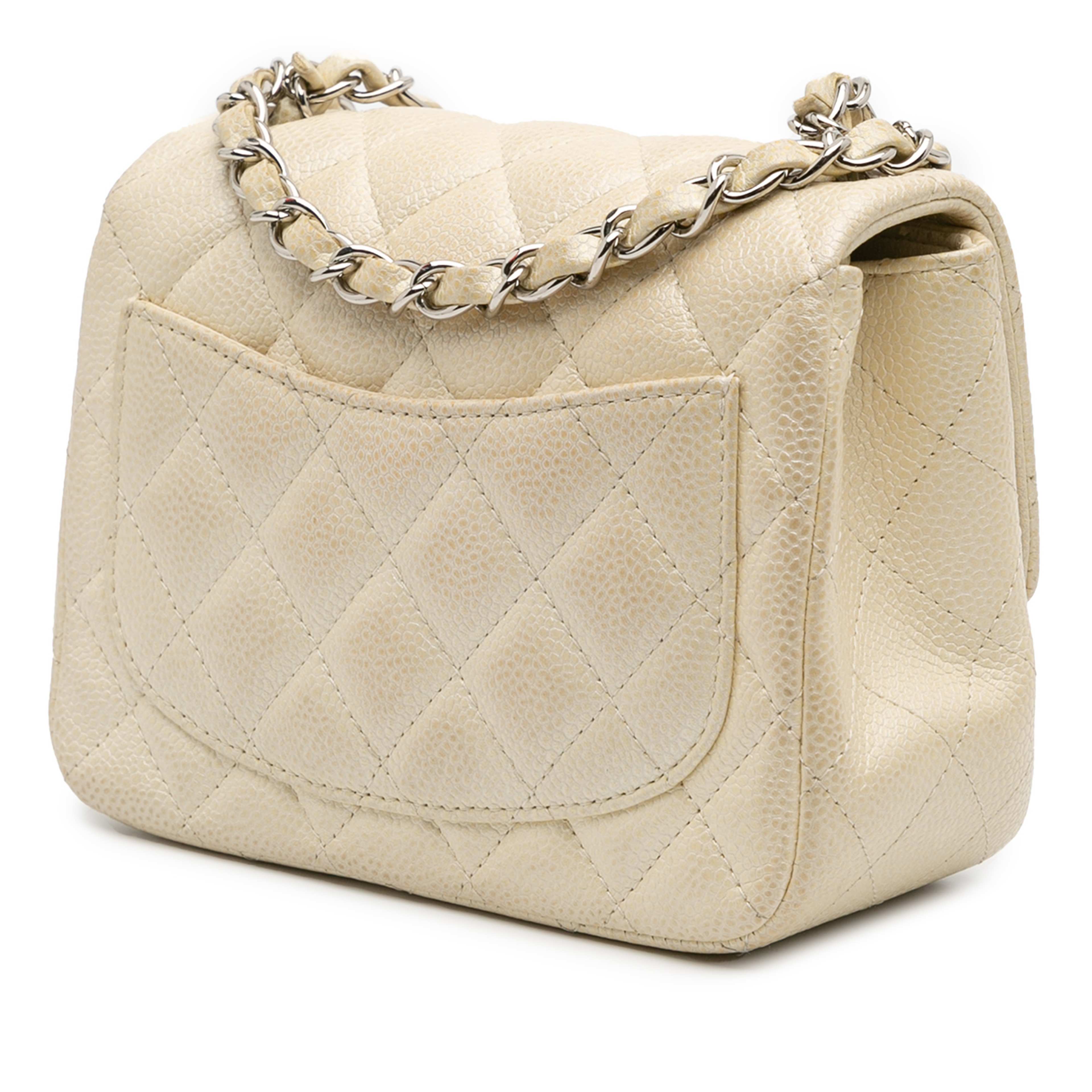 Chanel Mini Square Classic Caviar Single Flap, från Luxclusif, i färgen light gold. Klicka för att öppna bilden i stort format