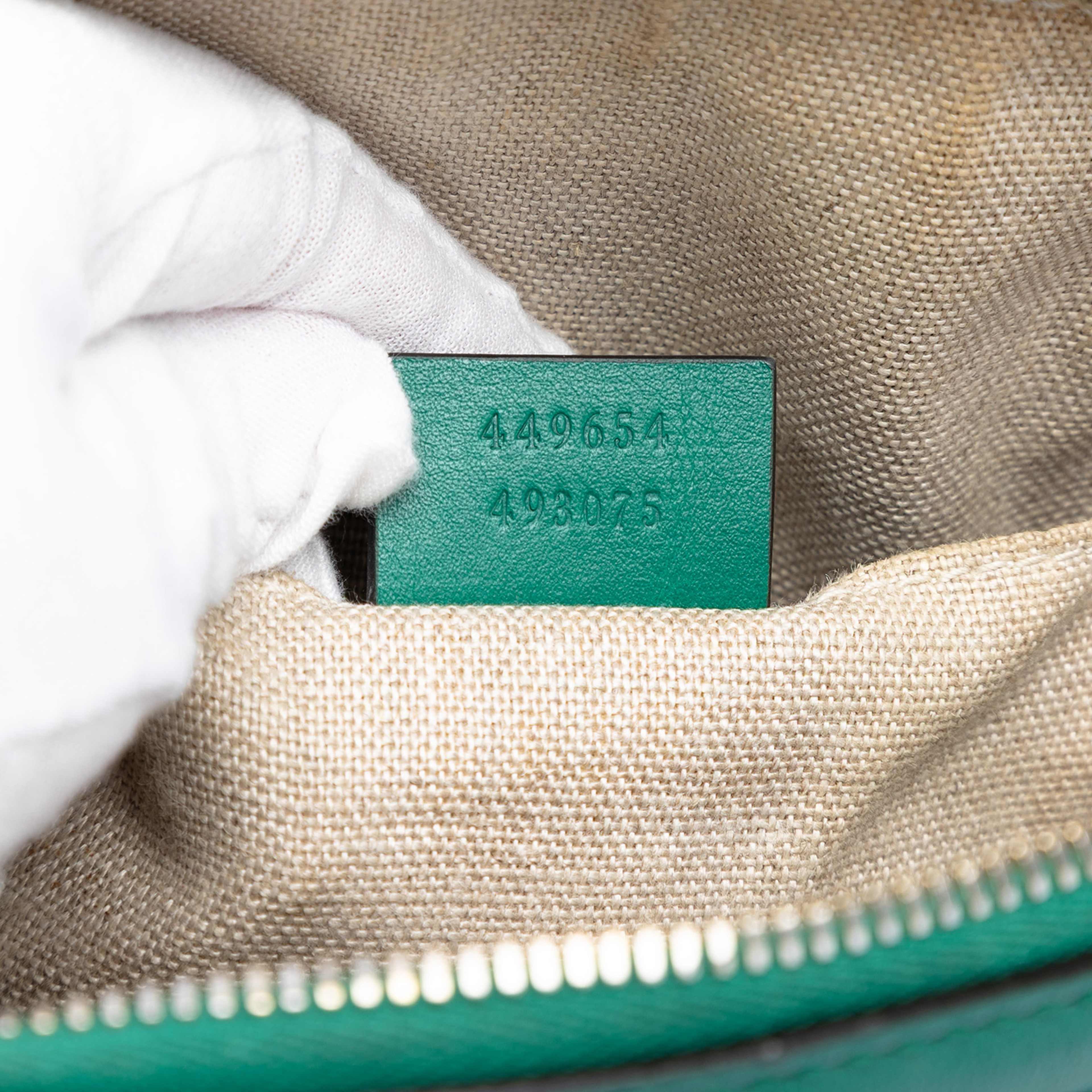 Gucci Mini Microguccissima Dome Satchel, från Luxclusif, i färgen grön. Klicka för att öppna bilden i stort format
