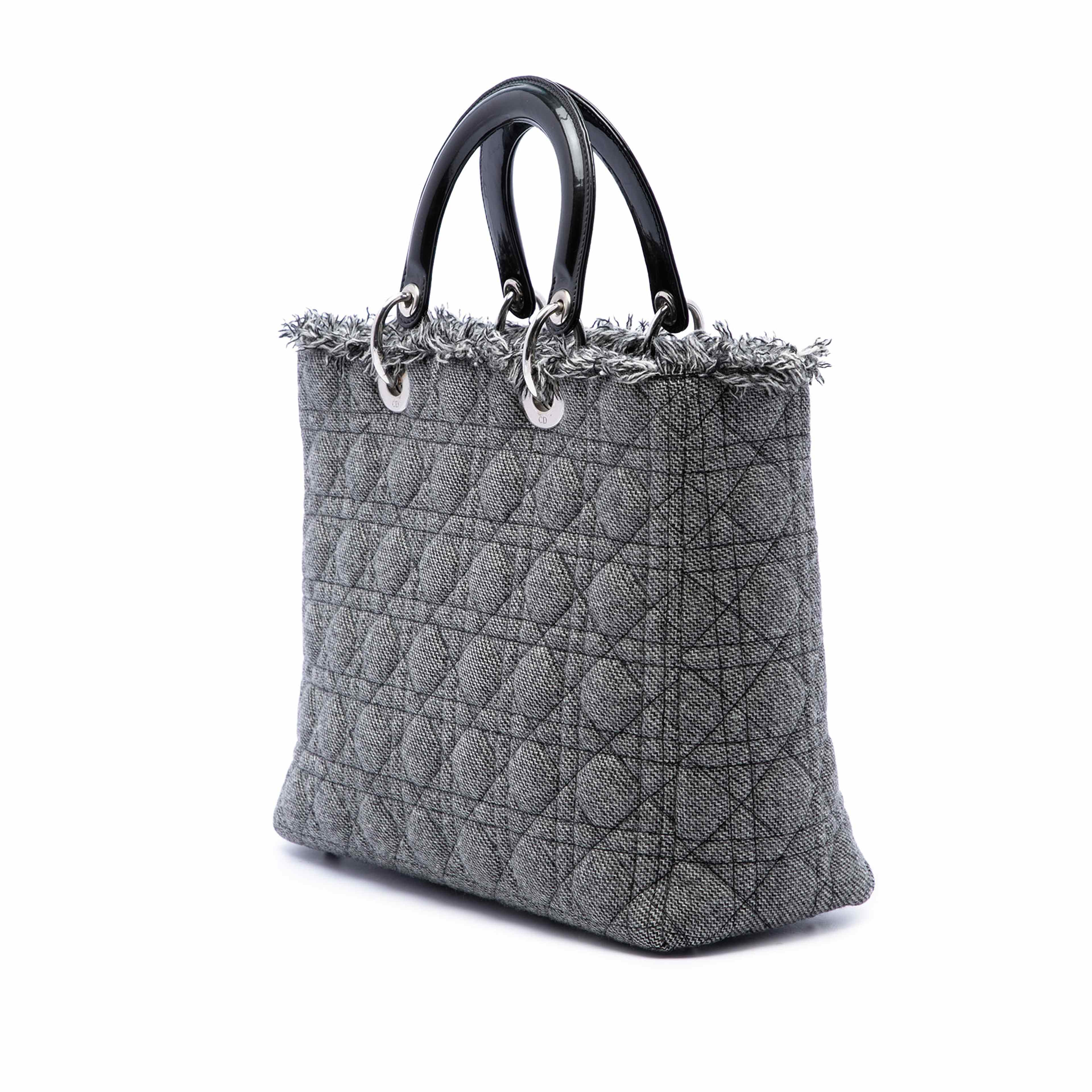 Dior Large Tweed Cannage Lady Dior, från Luxclusif, i färgen svart. Klicka för att öppna bilden i stort format