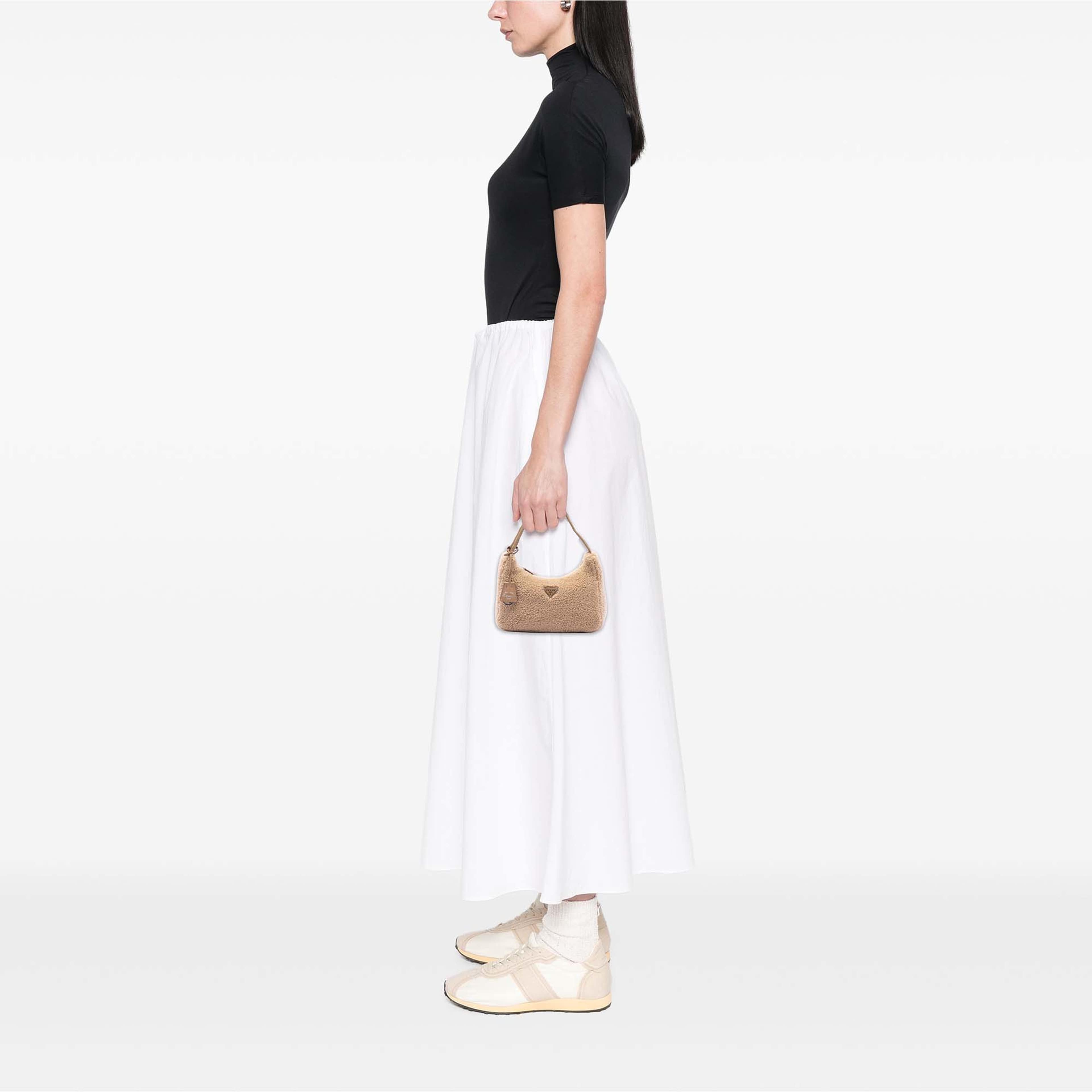 Prada Mini Shearling Re Edition 2000 Shoulder Bag, från Luxclusif, i färgen brun. Klicka för att öppna bilden i stort format