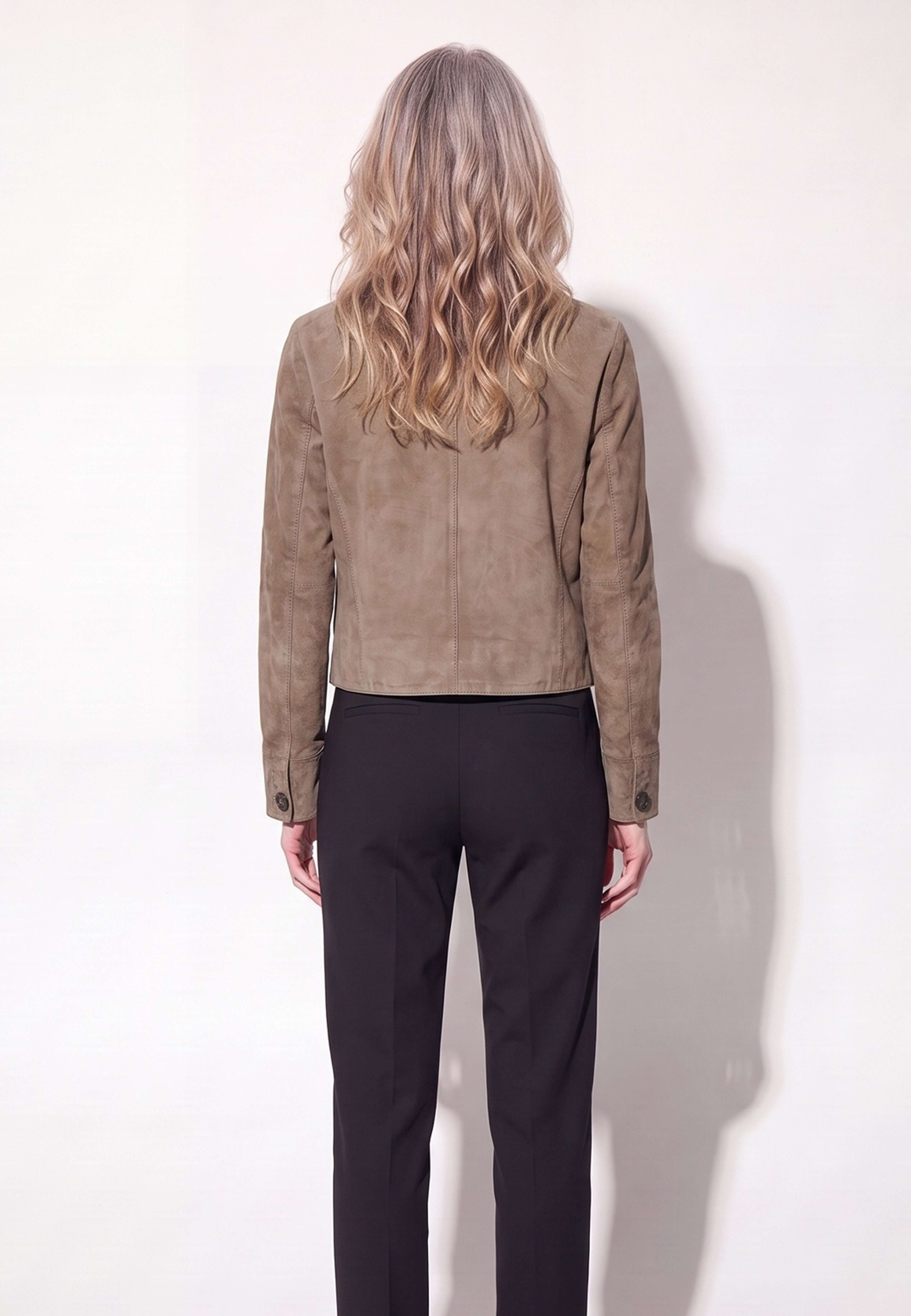 Thea Jacket, från Saki, i färgen mocha cream. Klicka för att öppna bilden i stort format
