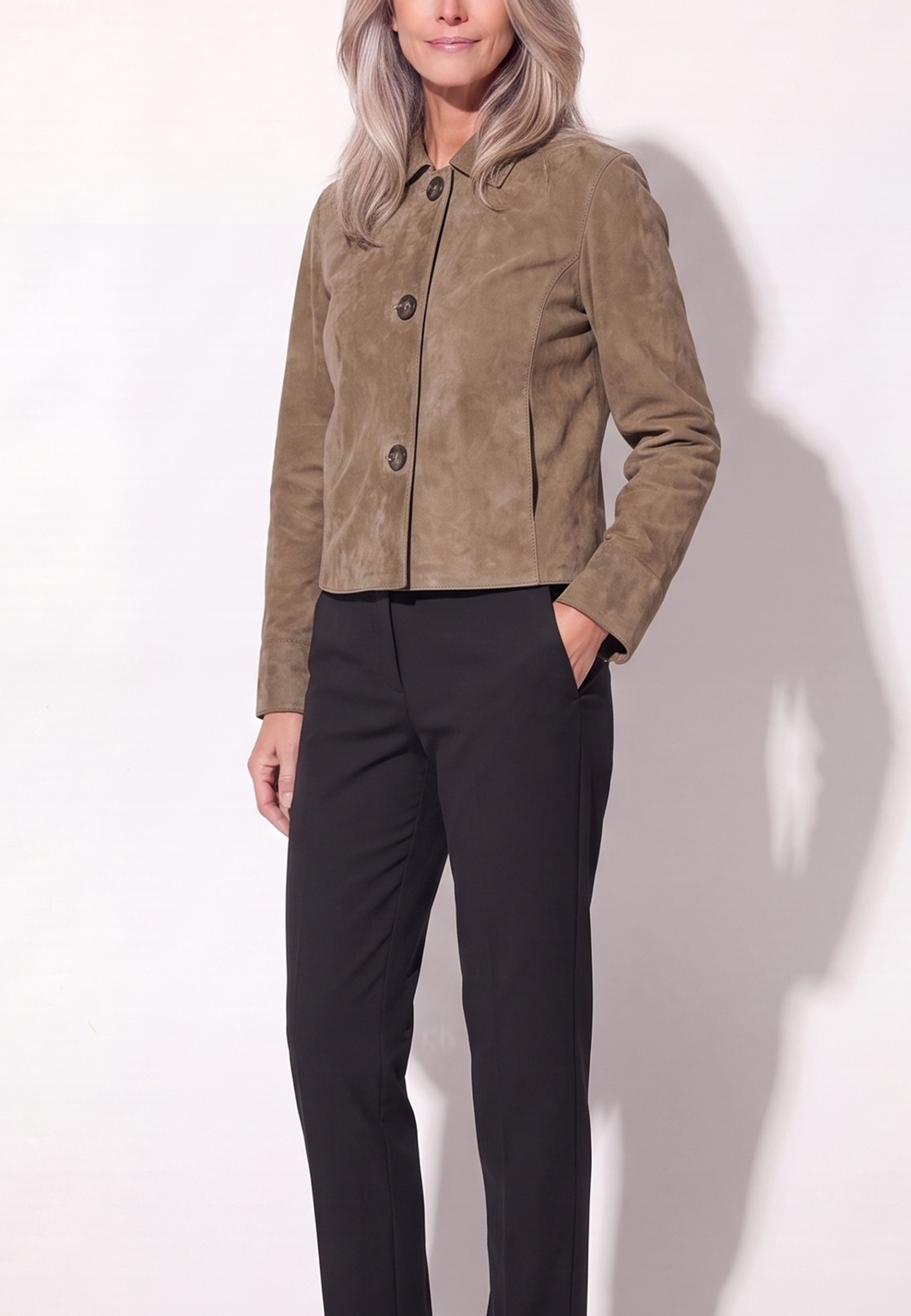 Thea Jacket, från Saki, i färgen mocha cream. Klicka för att öppna bilden i stort format