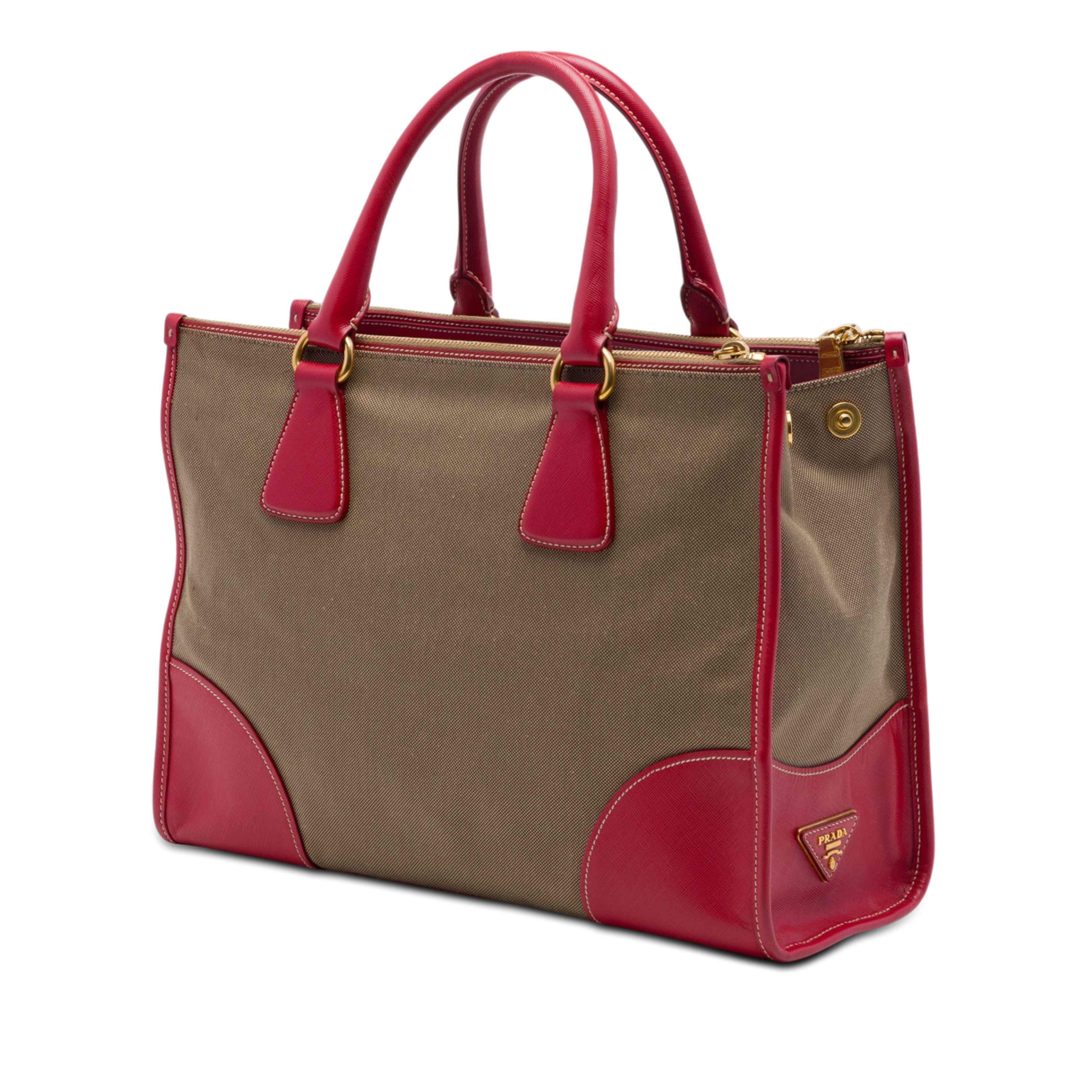 Prada Saffiano Trimmed Canvas Canapa Logo Double Zip Satchel, från Luxclusif, i färgen brun. Klicka för att öppna bilden i stort format