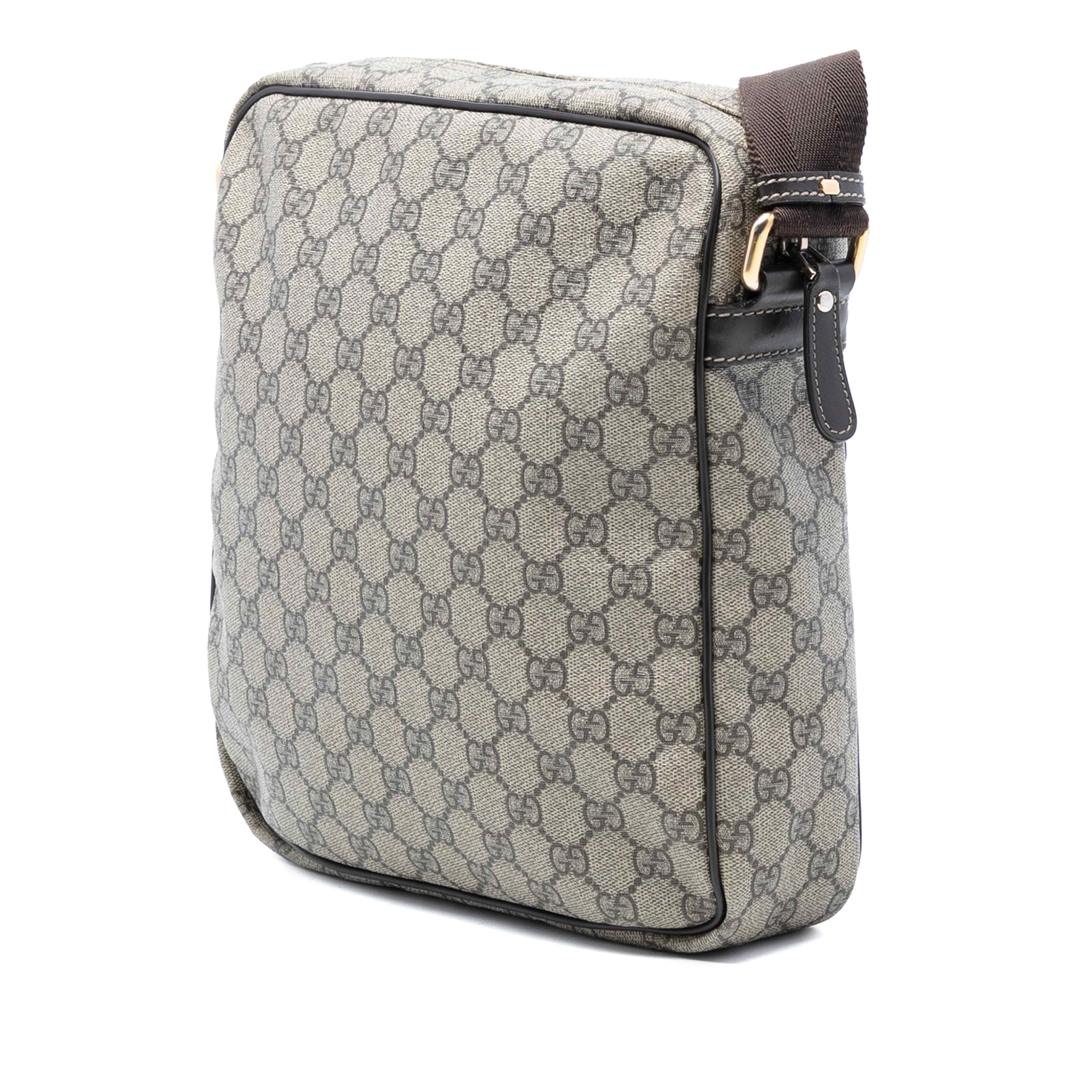 Gucci Gg Supreme Crossbody, från Luxclusif, i färgen beige. Klicka för att öppna bilden i stort format