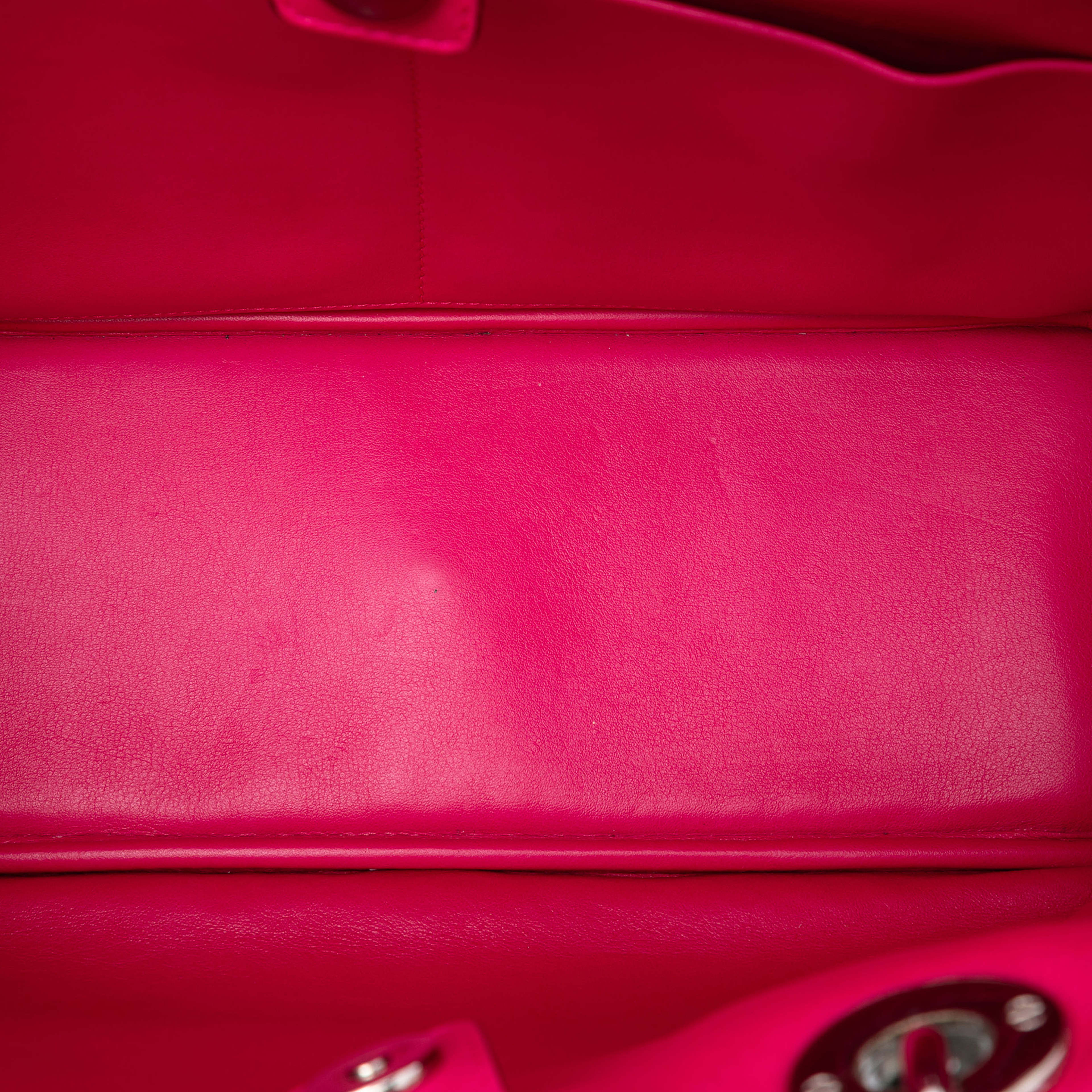 Dior Medium Leather Diorissimo Satchel, från Luxclusif, i färgen light blue. Klicka för att öppna bilden i stort format