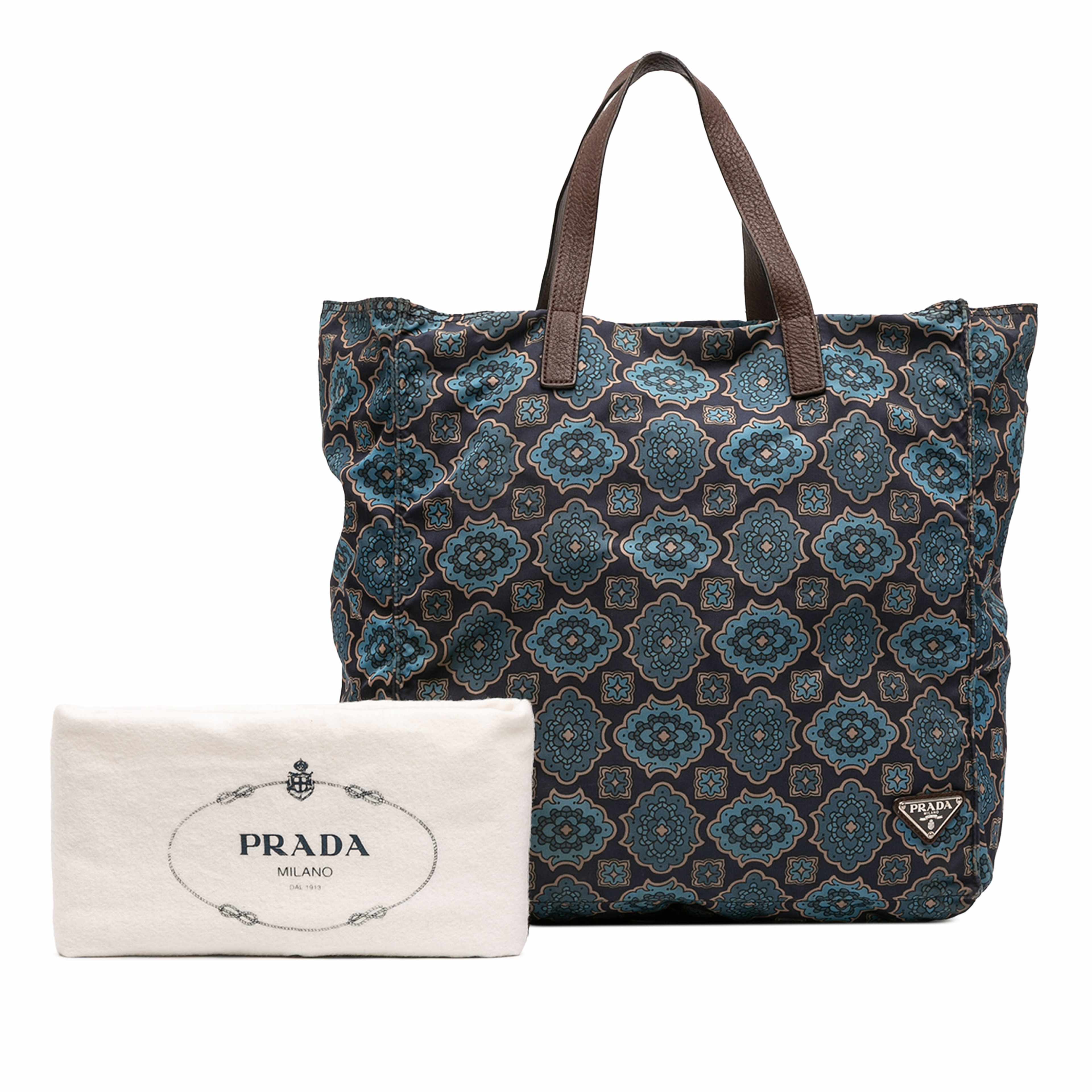 Prada Tessuto Stampato Tote, från Luxclusif, i färgen blå. Klicka för att öppna bilden i stort format