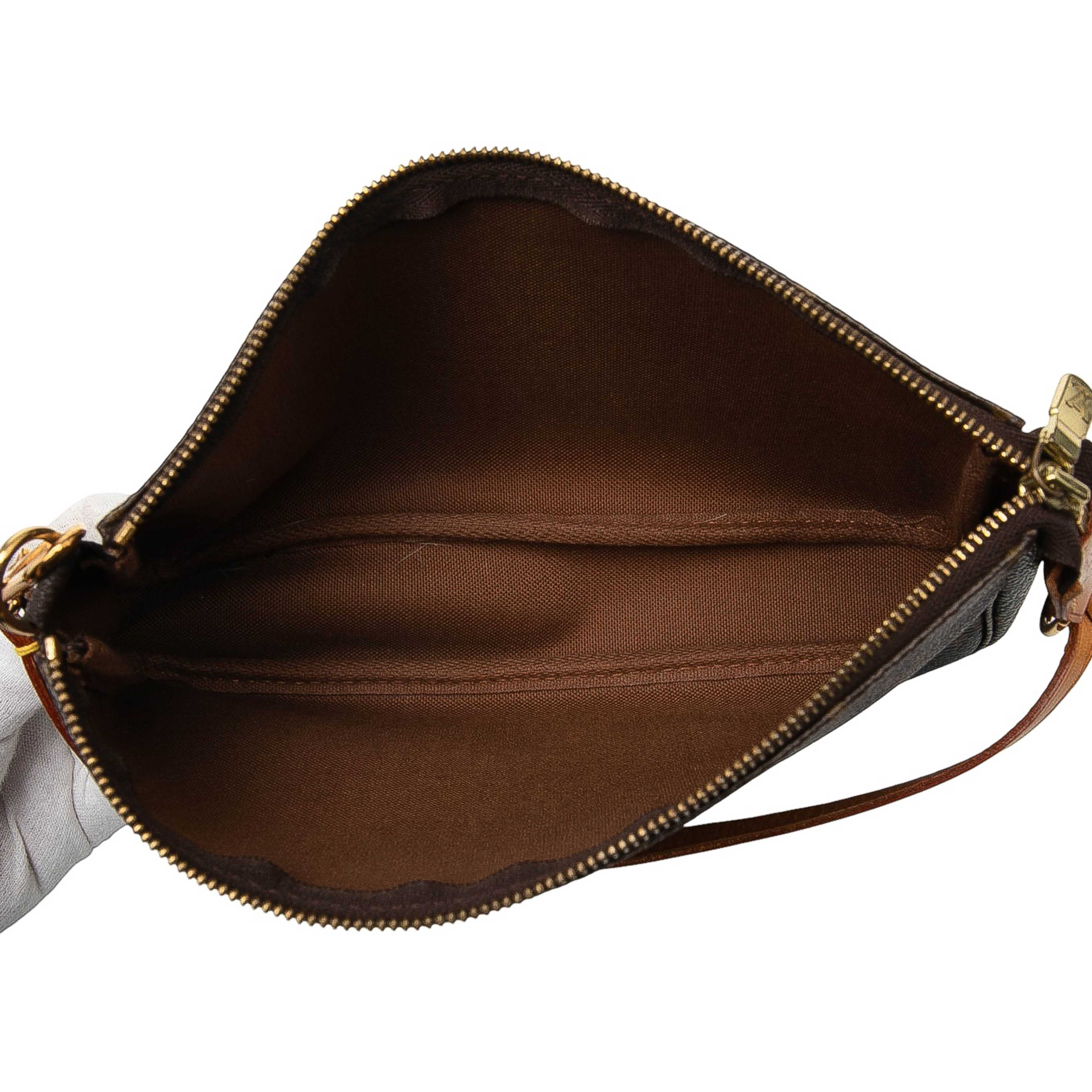 Louis Vuitton Monogram Pochette Accessoires, från Luxclusif, i färgen brown. Klicka för att öppna bilden i stort format