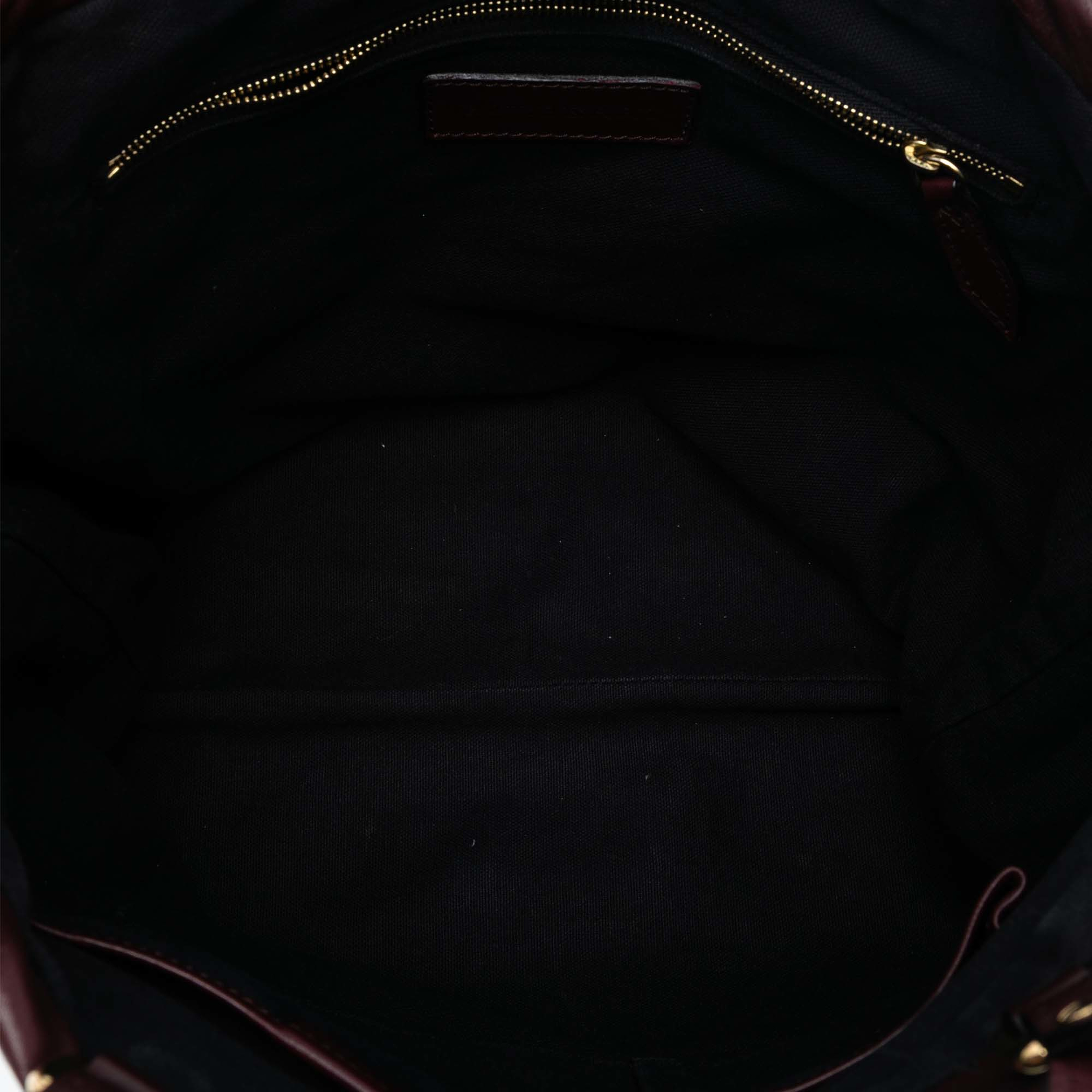 Burberry House Check Trimmed Leather Big Crush Convertible Tote, från Luxclusif, i färgen bordeaux. Klicka för att öppna bilden i stort format