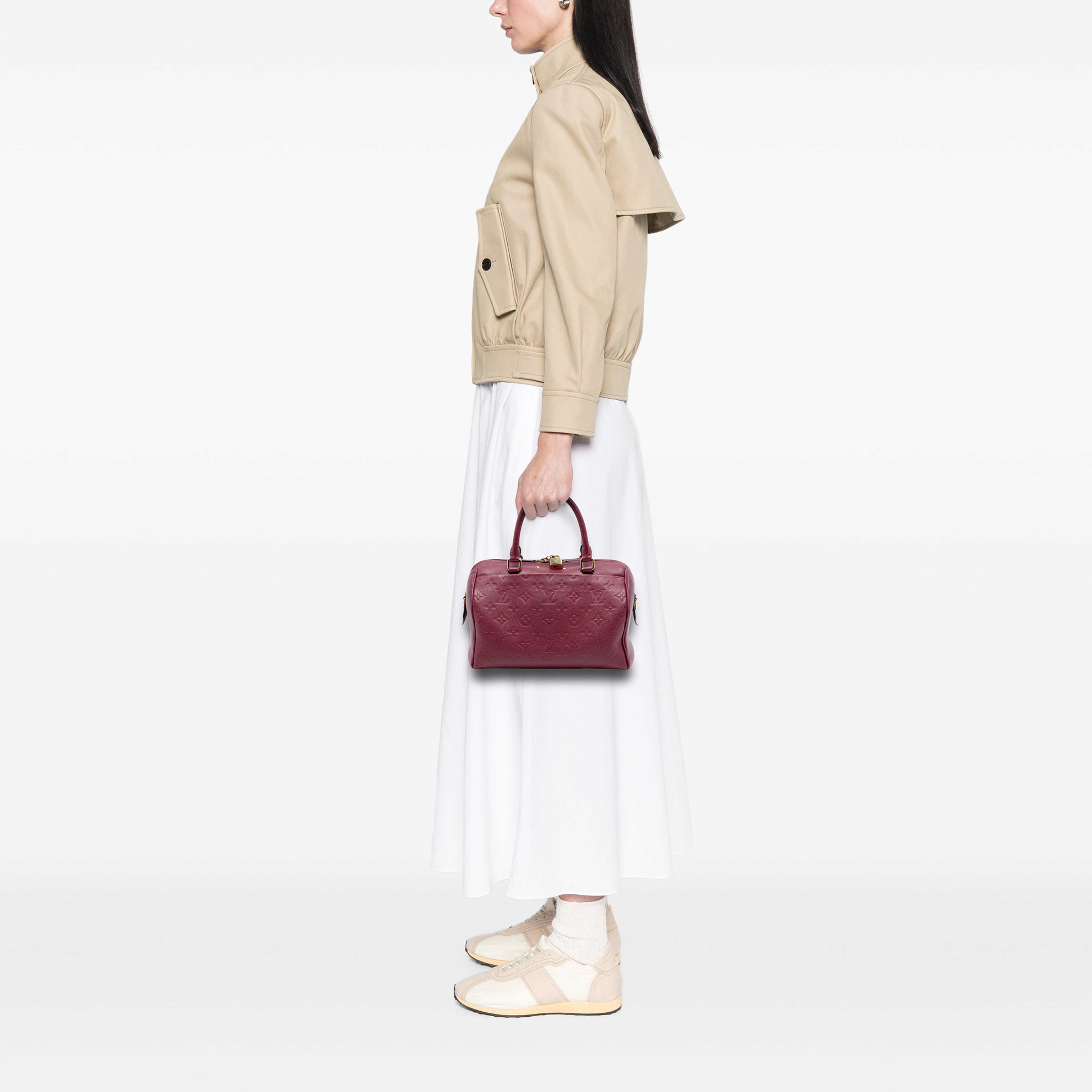 Louis Vuitton Monogram Empreinte Speedy Bandouliere 25, från Luxclusif, i färgen röd. Klicka för att öppna bilden i stort format