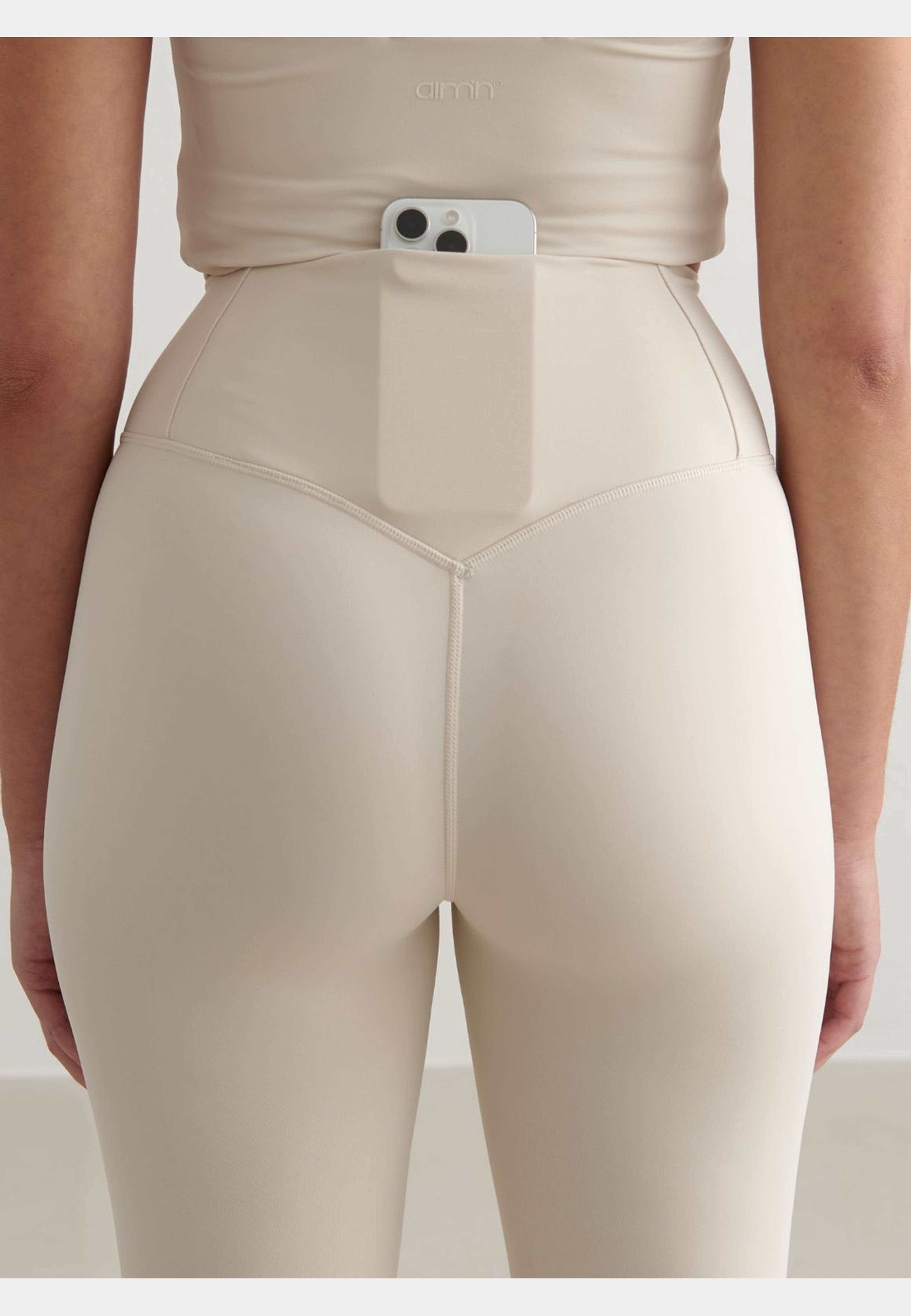 Sculpting Fit Tights, från aim'n, i färgen clay. Klicka för att öppna bilden i stort format