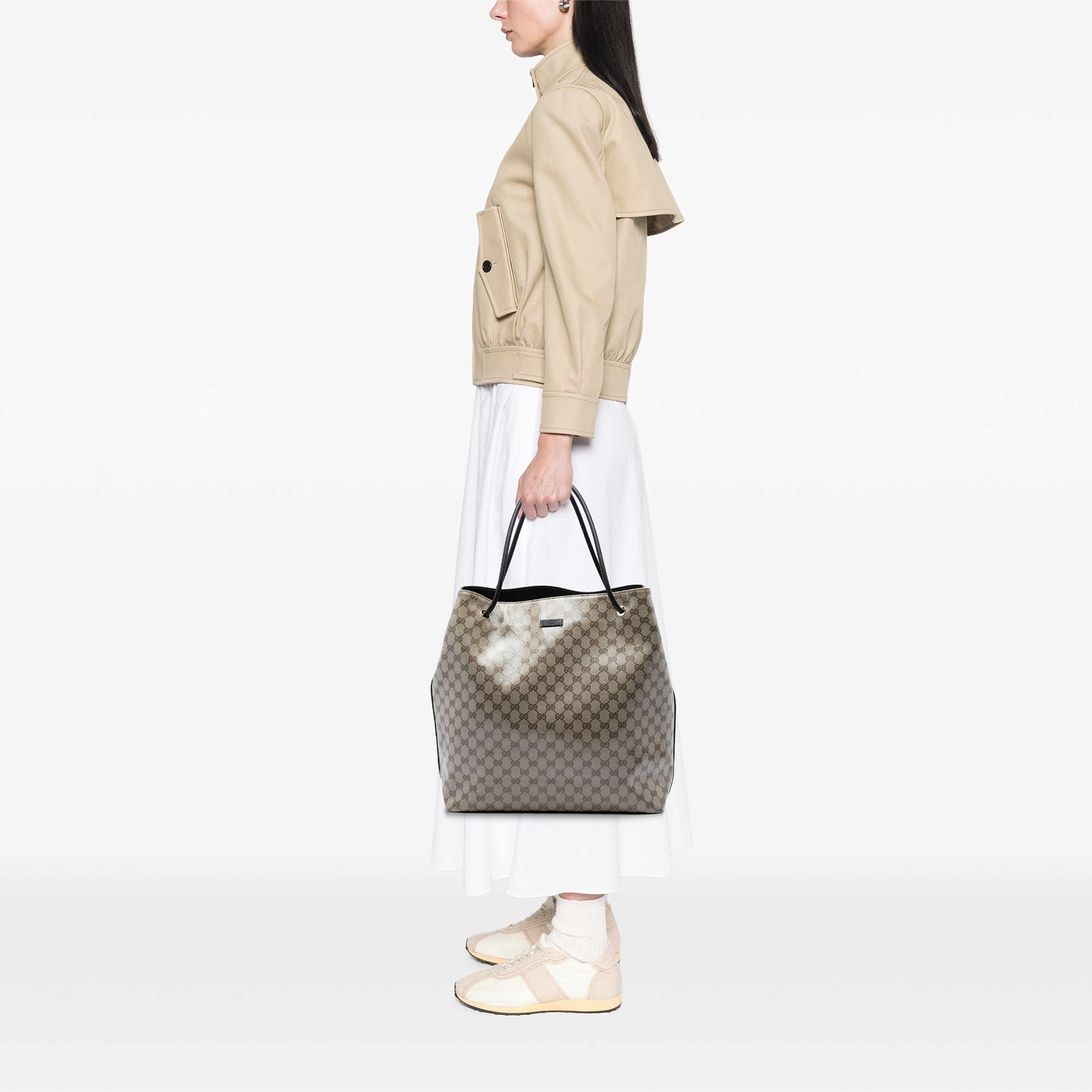 Gucci Large Gg Crystal Gifford Tote, från Luxclusif, i färgen beige. Klicka för att öppna bilden i stort format