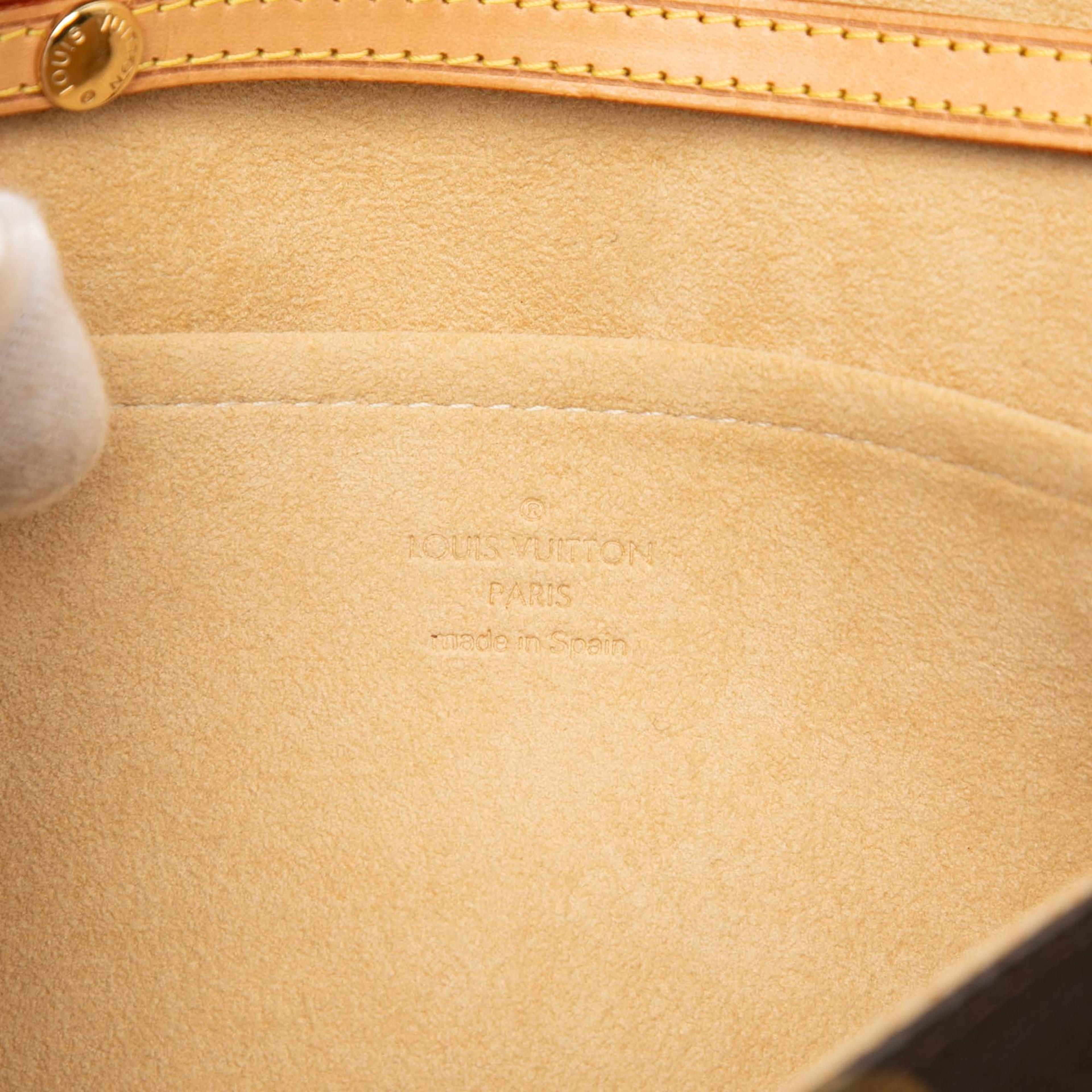 Louis Vuitton Monogram Pochette Twin Gm, från Luxclusif, i färgen brown. Klicka för att öppna bilden i stort format