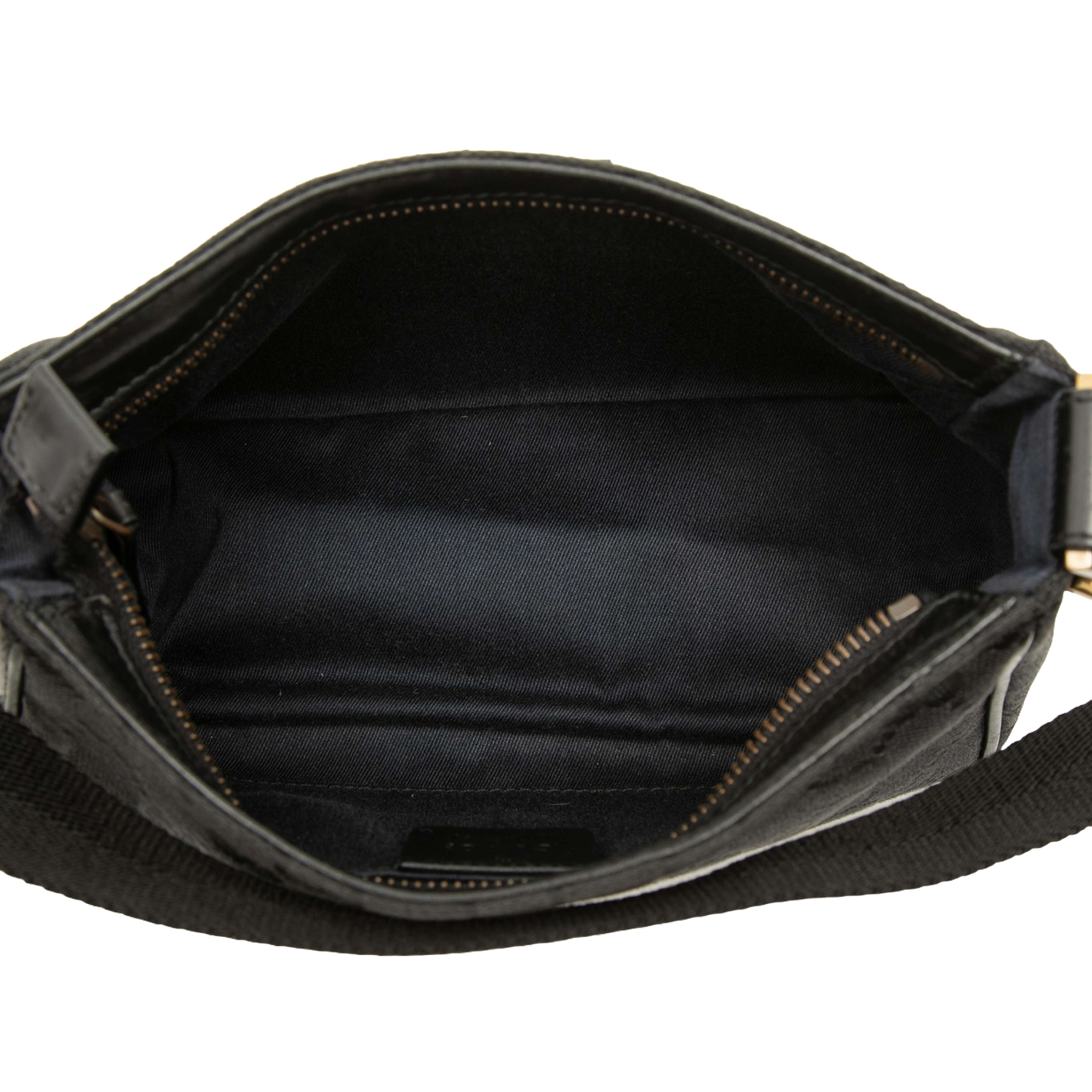 Gucci Gg Canvas Handbag, från Luxclusif, i färgen svart. Klicka för att öppna bilden i stort format