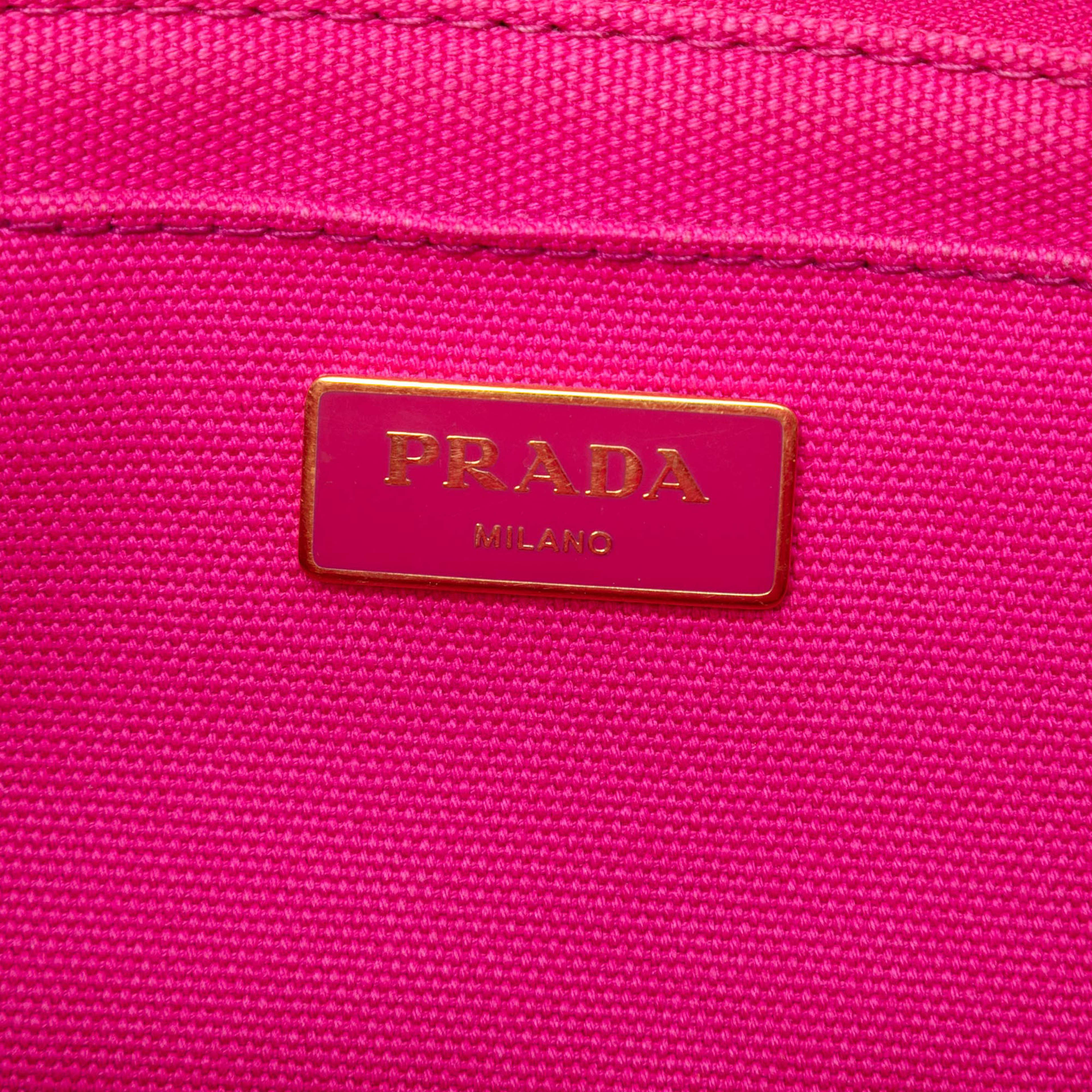 Prada Small Canvas Canapa Logo Satchel, från Luxclusif, i färgen hot pink. Klicka för att öppna bilden i stort format