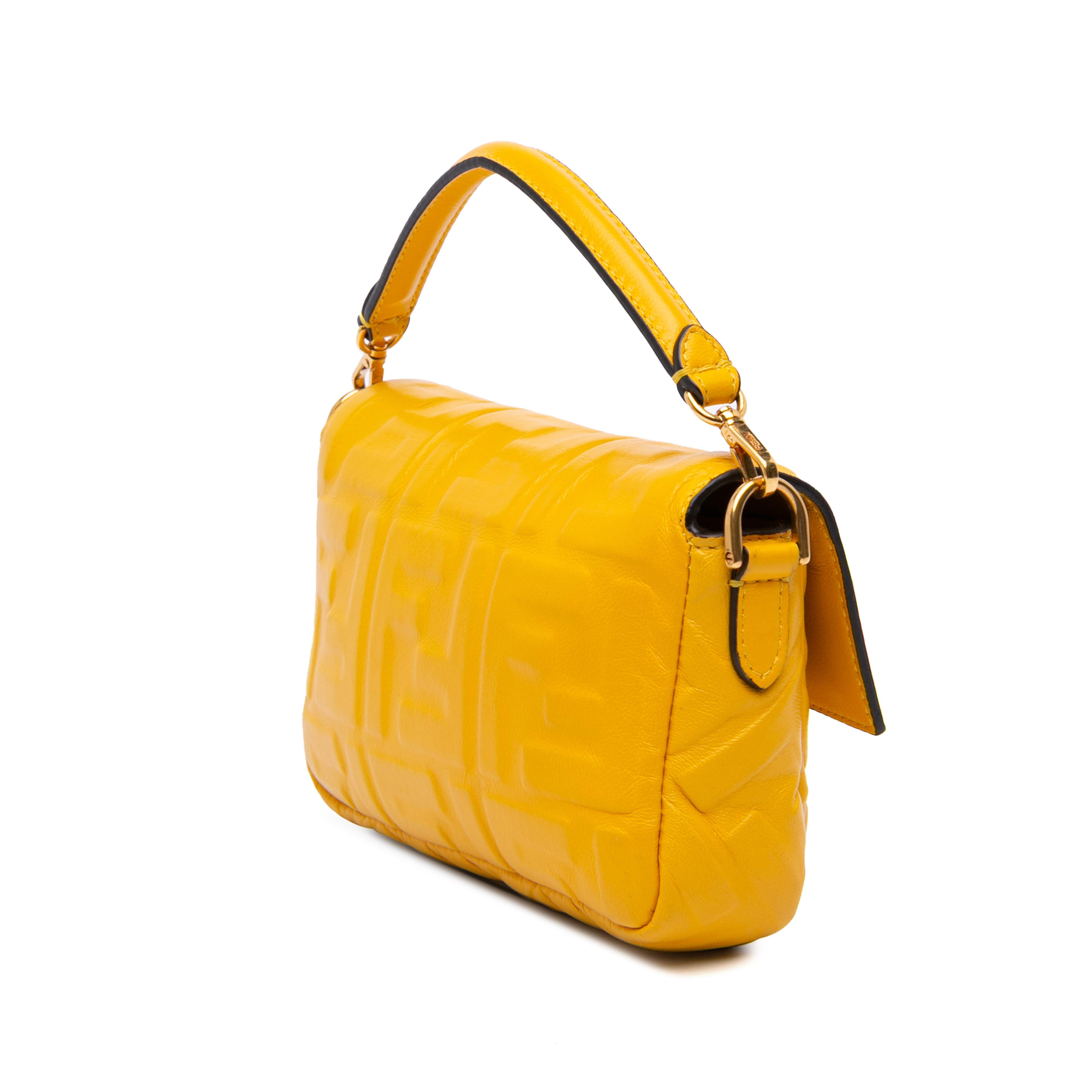 Fendi Mini Zucca Embossed Leather Baguette Satchel, från Luxclusif, i färgen mustard. Klicka för att öppna bilden i stort format