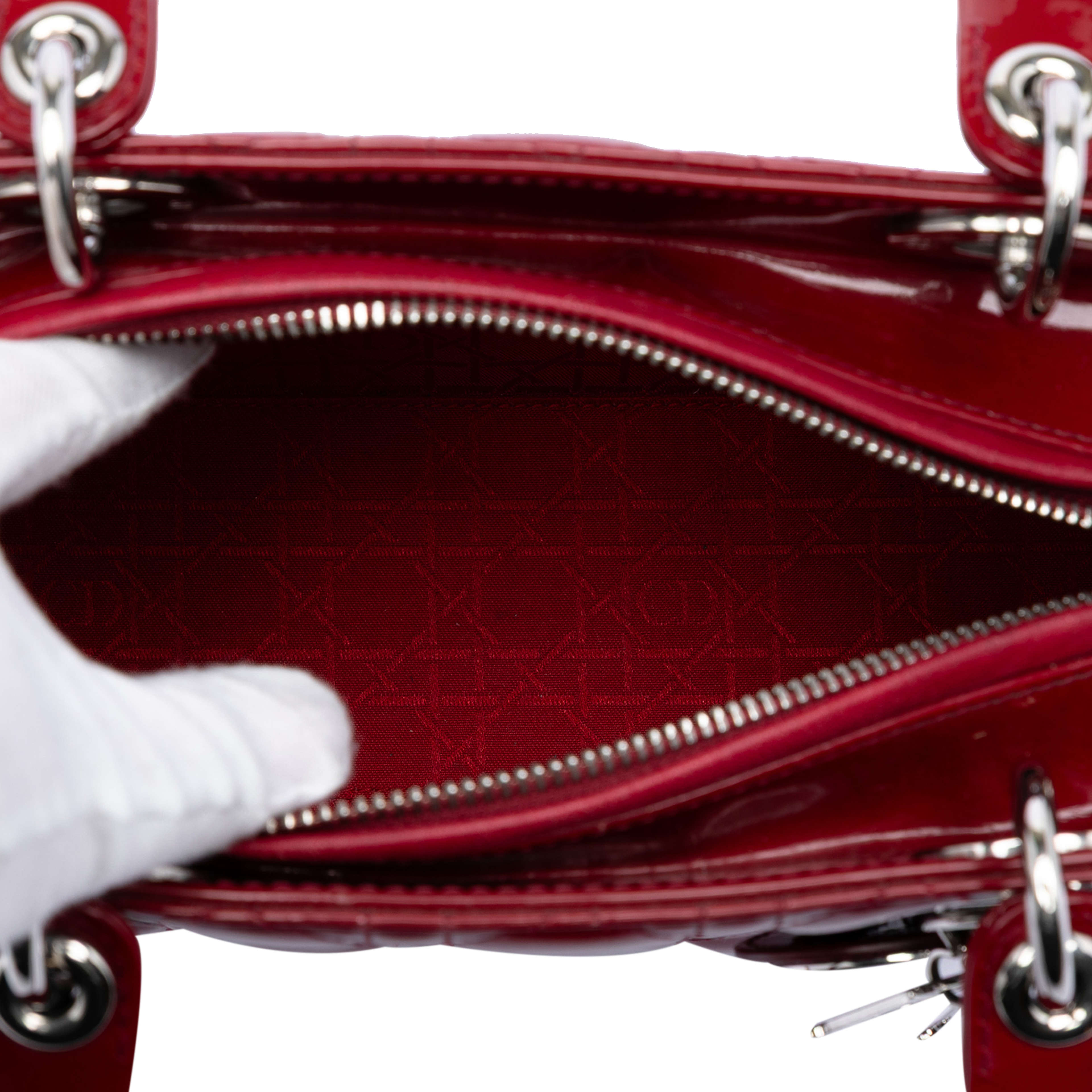 Dior Medium Patent Cannage Lady Dior, från Luxclusif, i färgen dark red. Klicka för att öppna bilden i stort format