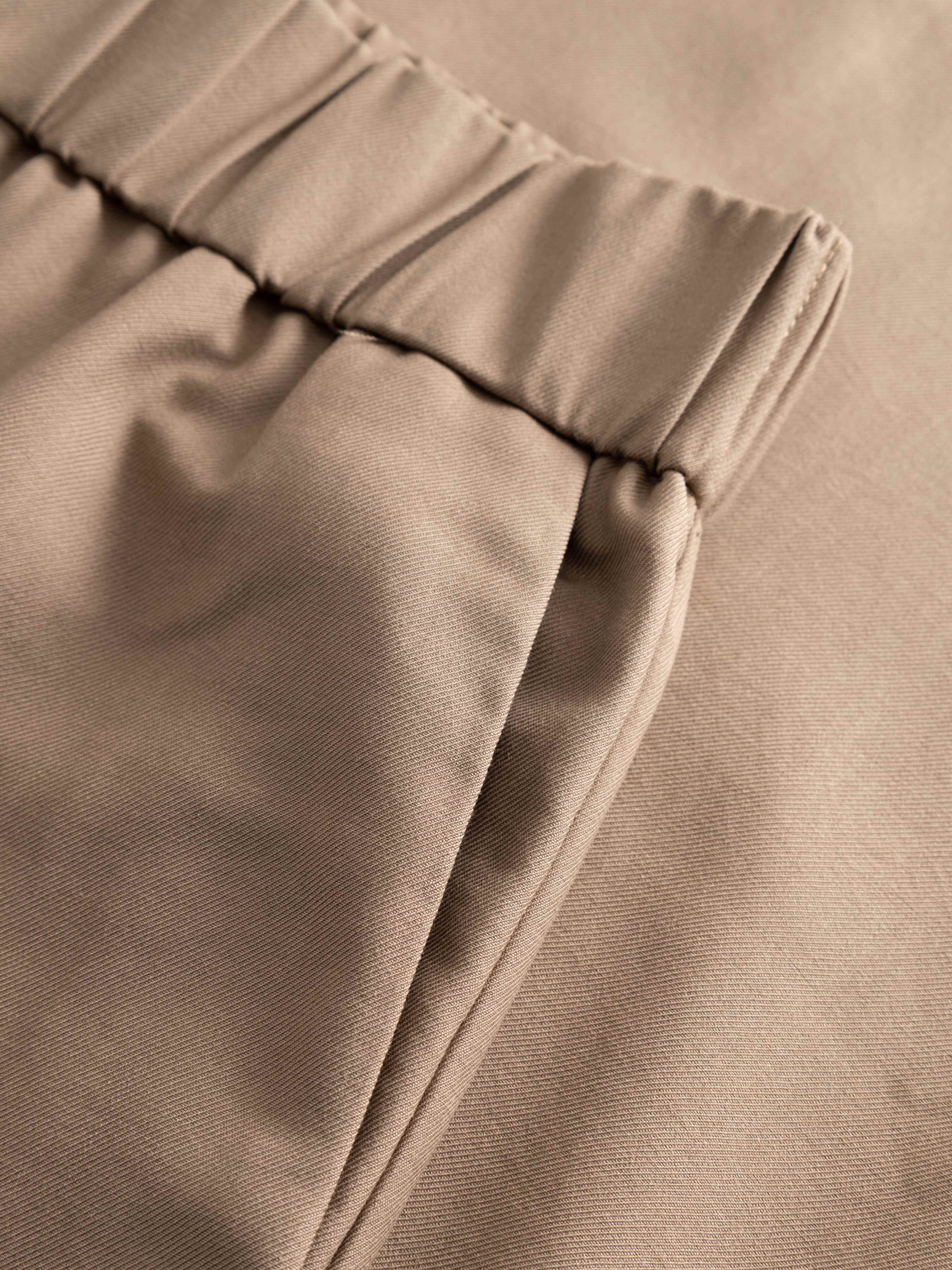 Kameron Pants - Timber Brown, från Noella, i färgen timber brown. Klicka för att öppna bilden i stort format
