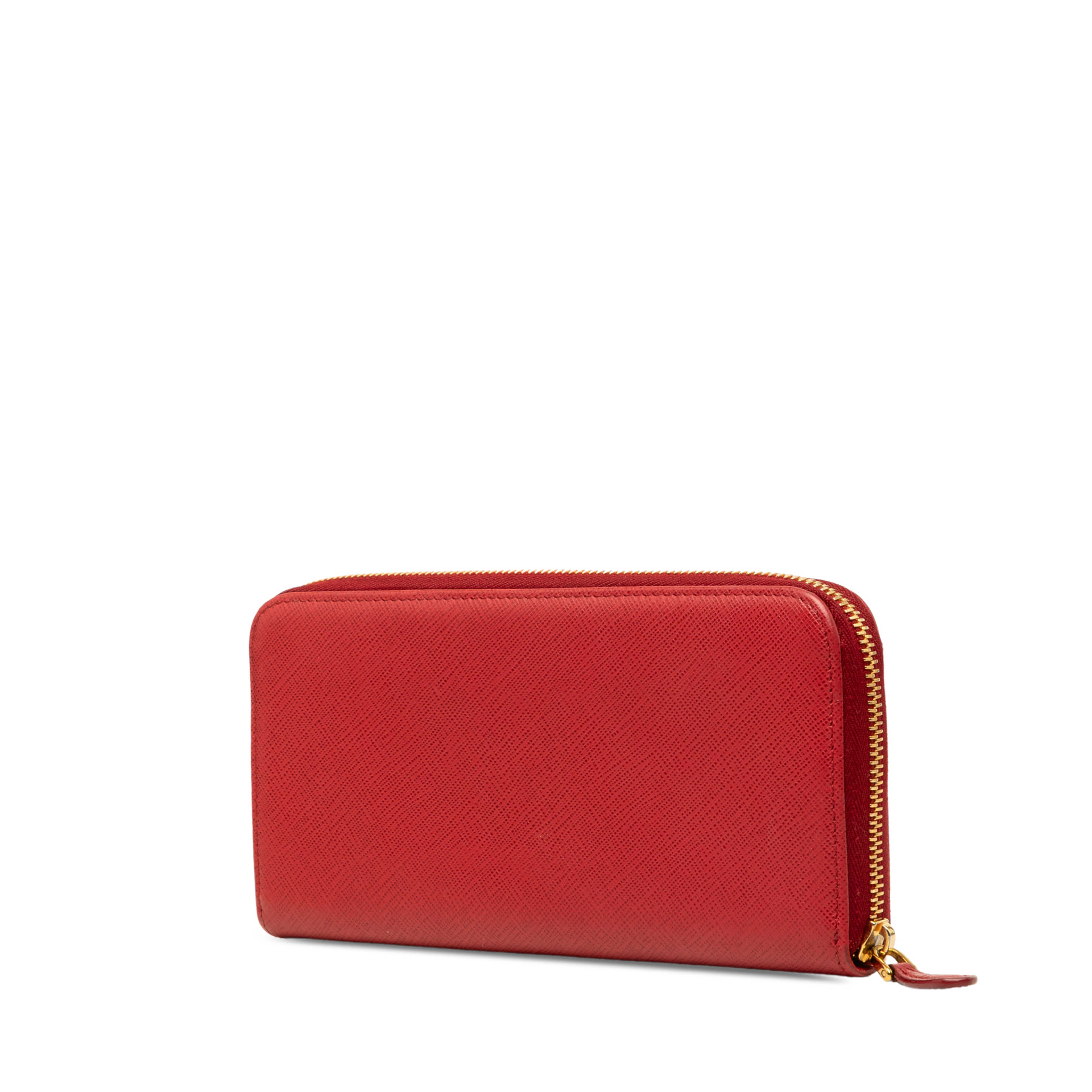 Prada Saffiano Zip Around Long Wallet, från Luxclusif, i färgen röd. Klicka för att öppna bilden i stort format