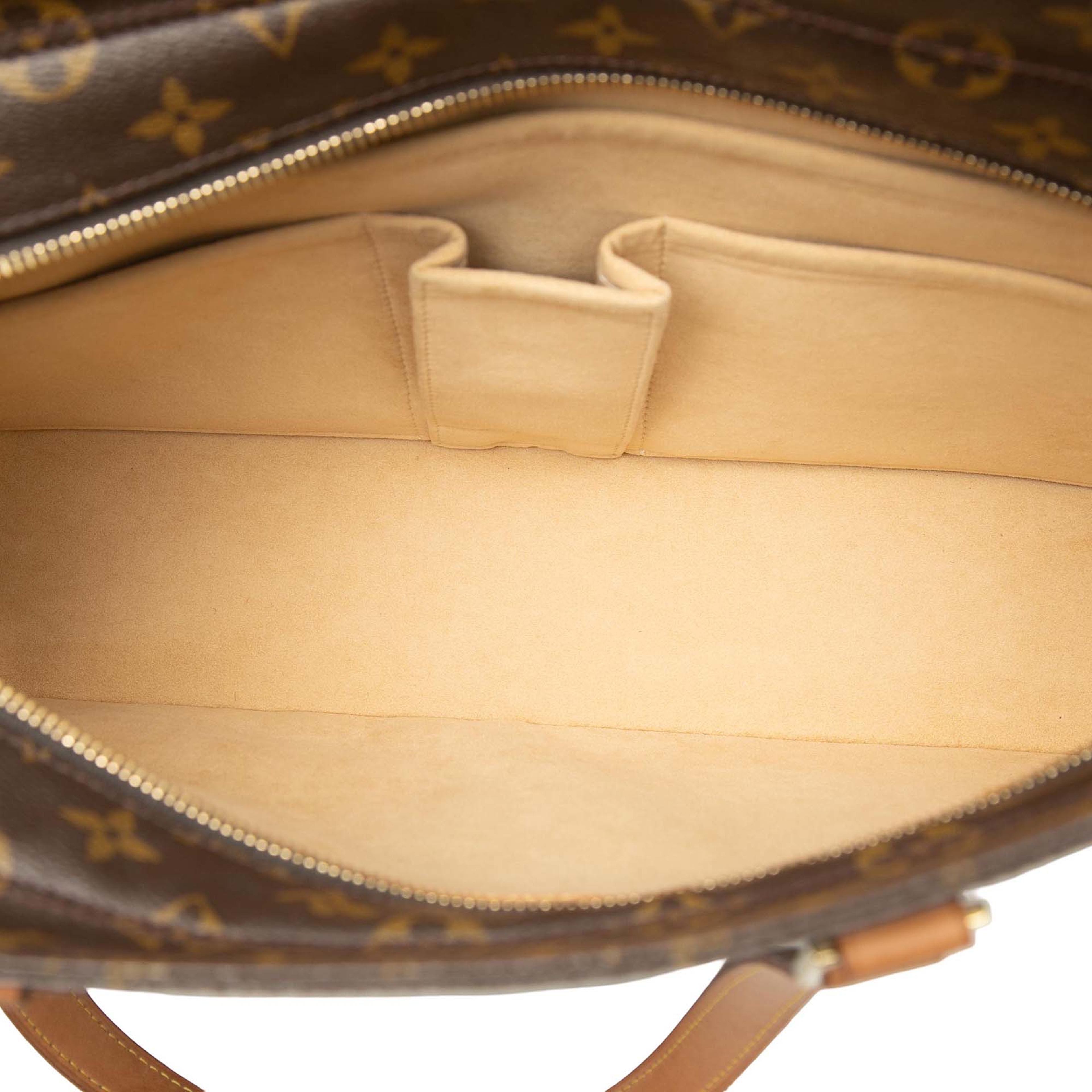 Louis Vuitton Monogram Luco, från Luxclusif, i färgen brown. Klicka för att öppna bilden i stort format