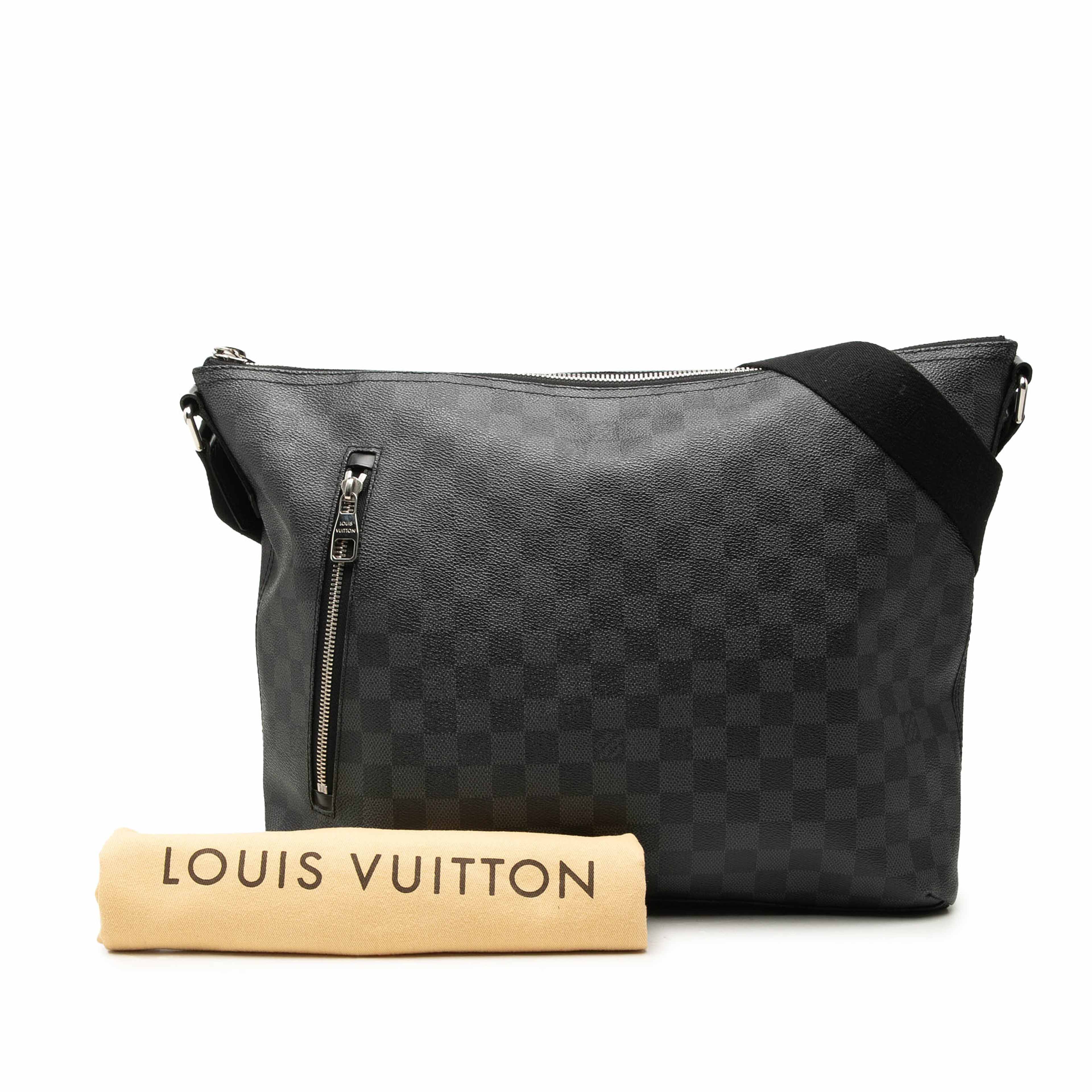 Louis Vuitton Damier Graphite Mick Mm, från Luxclusif, i färgen svart. Klicka för att öppna bilden i stort format