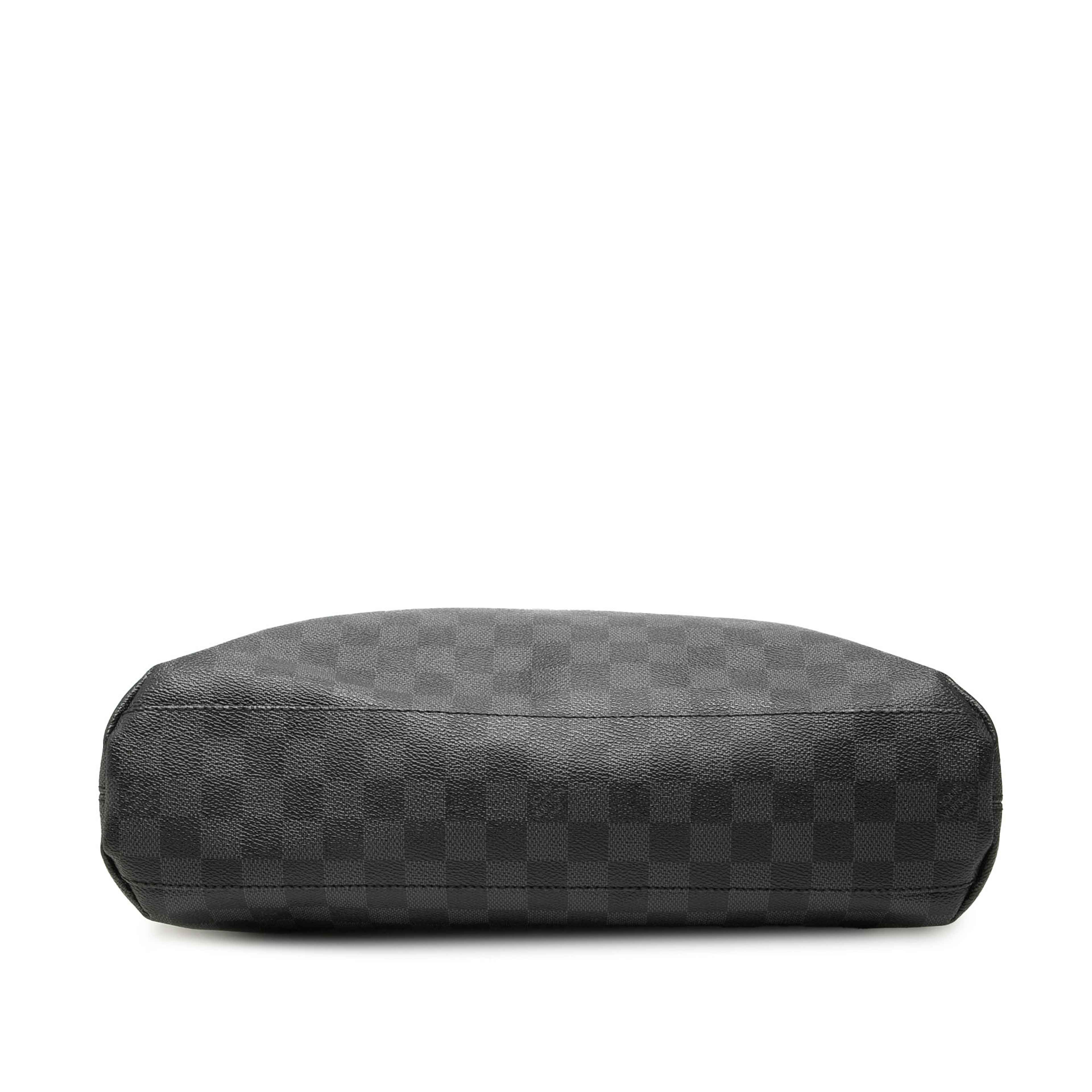 Louis Vuitton Damier Graphite Mick Mm, från Luxclusif, i färgen svart. Klicka för att öppna bilden i stort format