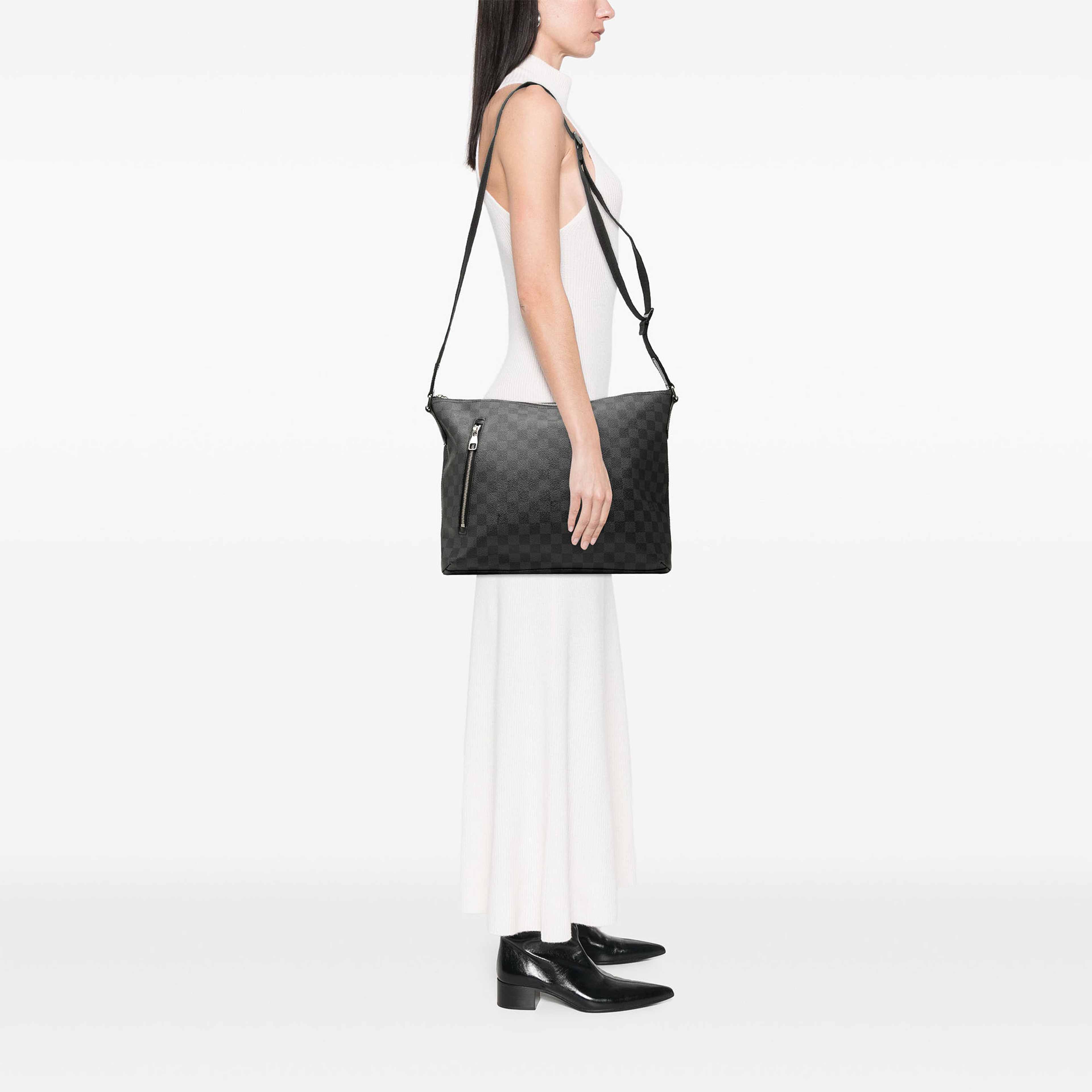 Louis Vuitton Damier Graphite Mick Mm, från Luxclusif, i färgen svart. Klicka för att öppna bilden i stort format