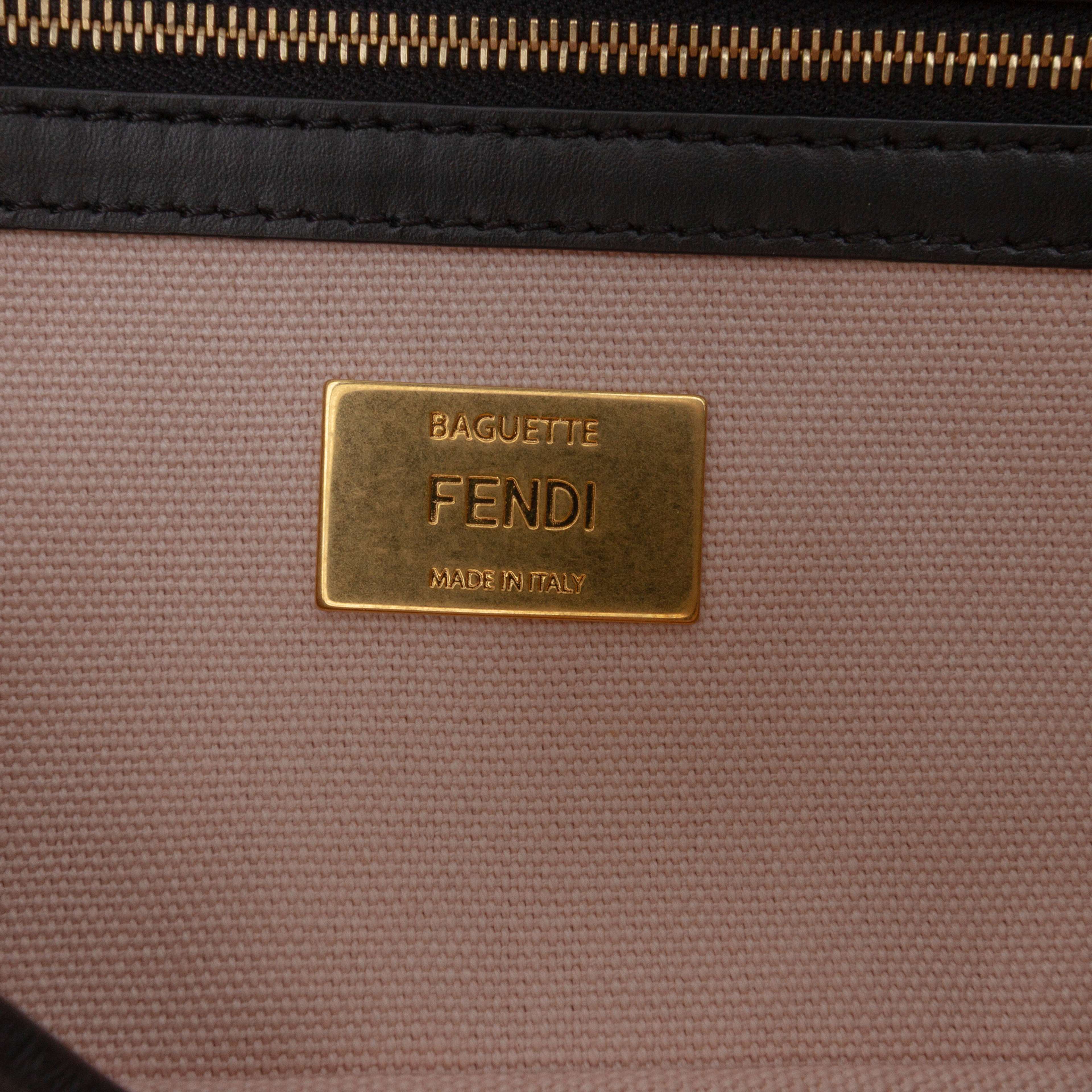 Fendi Zucca Embroidered Canvas Baguette Satchel, från Luxclusif, i färgen light pink. Klicka för att öppna bilden i stort format
