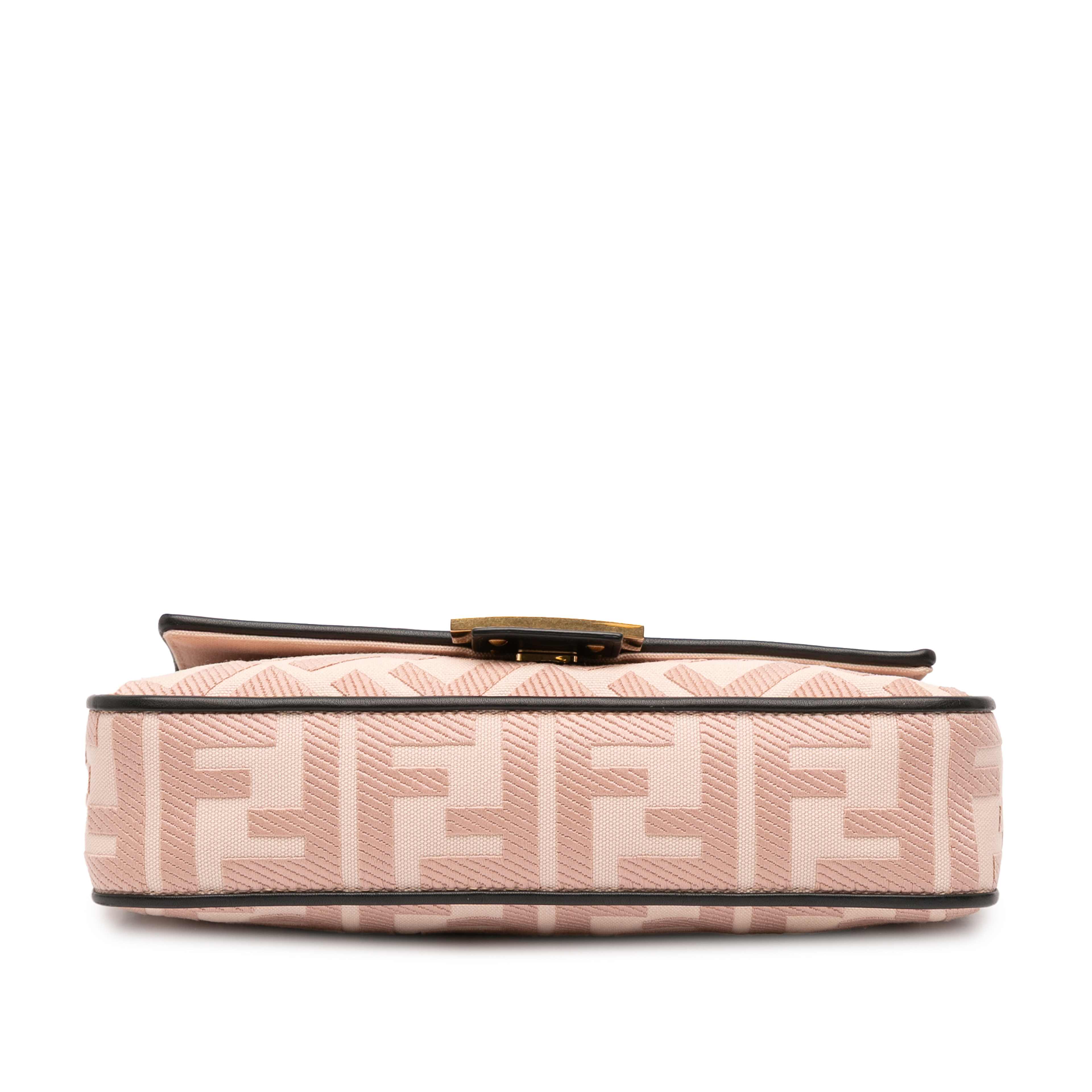 Fendi Zucca Embroidered Canvas Baguette Satchel, från Luxclusif, i färgen light pink. Klicka för att öppna bilden i stort format