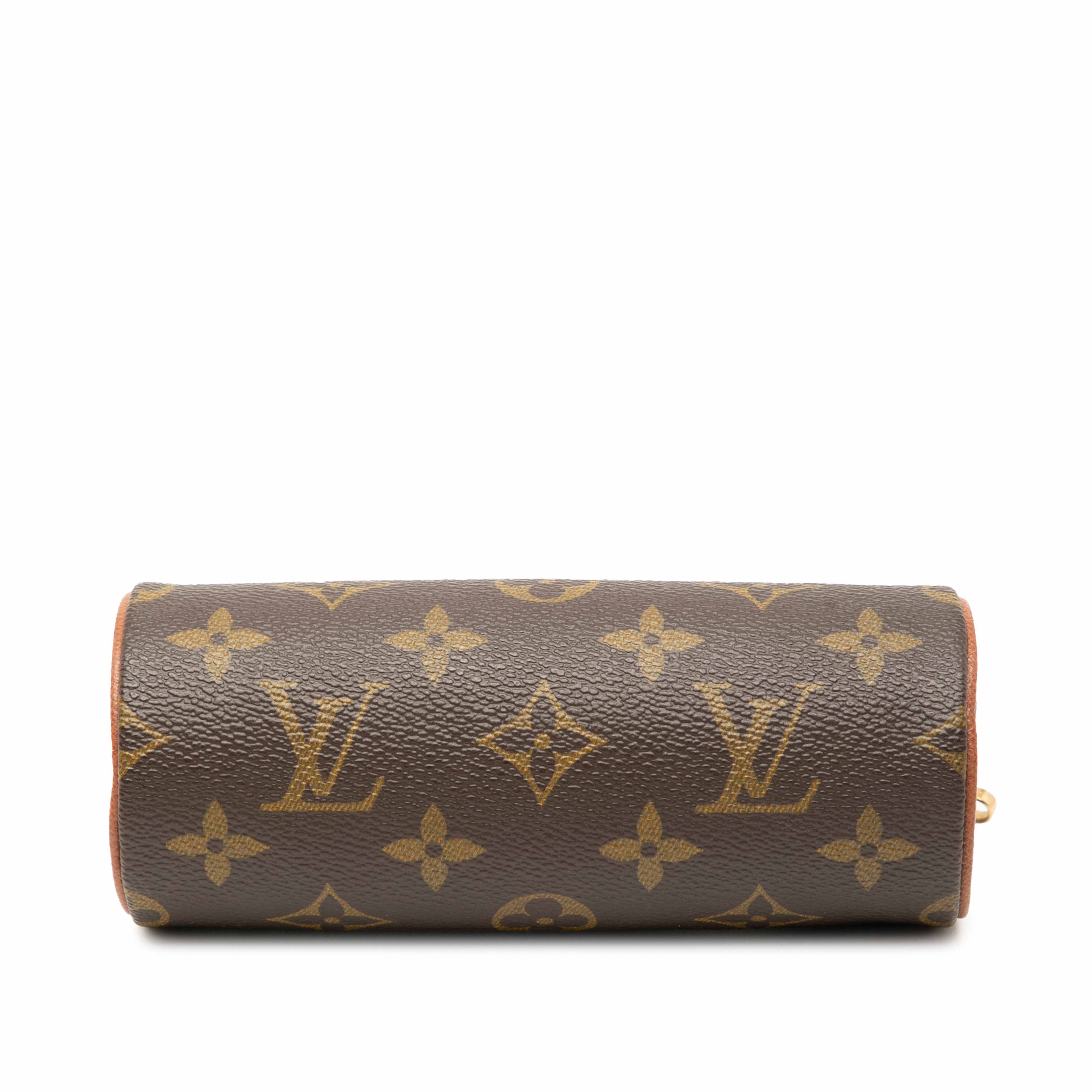 Louis Vuitton Monogram Papillon Pochette, från Luxclusif, i färgen brown. Klicka för att öppna bilden i stort format
