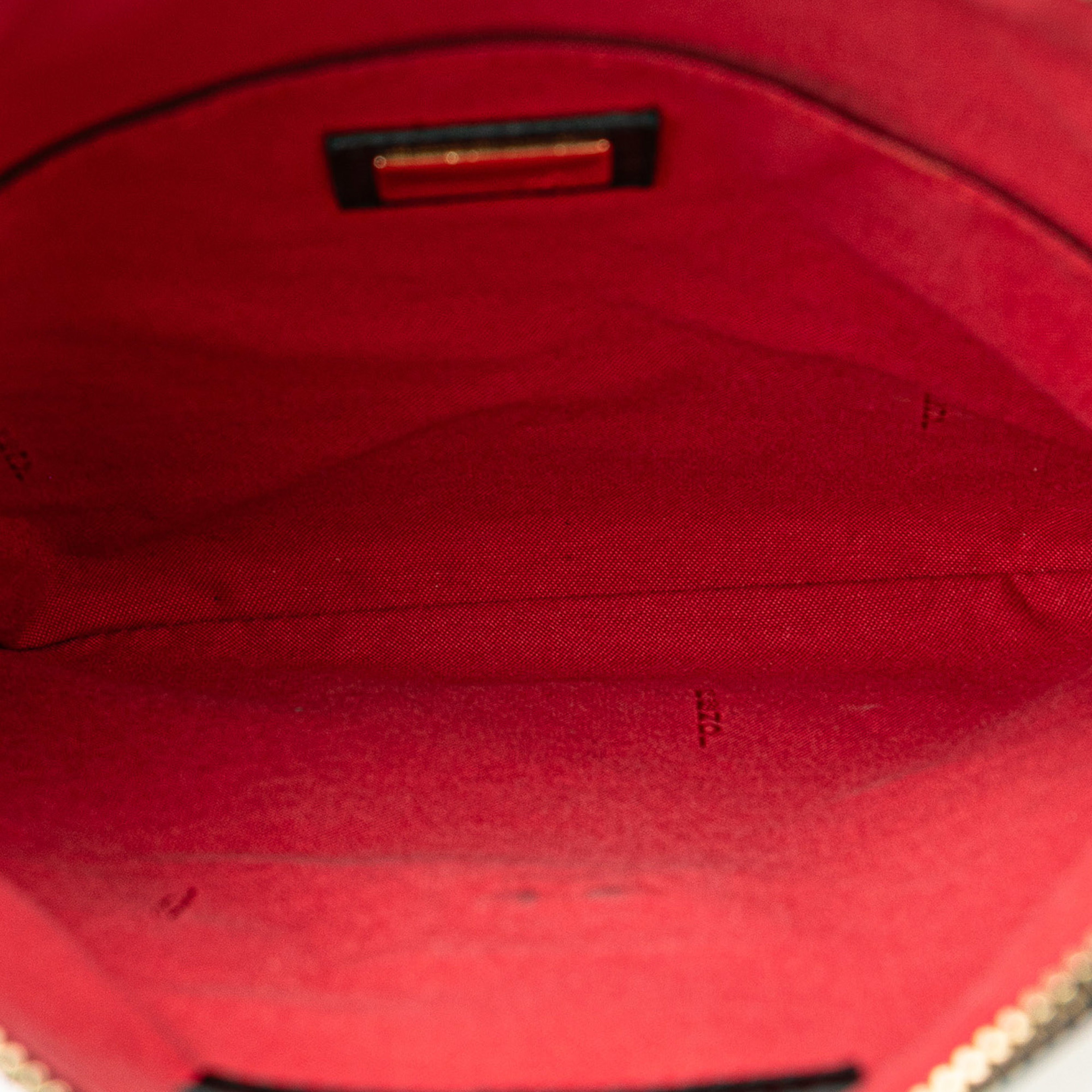 Fendi Spalmati Zucchino Crossbody, från Luxclusif, i färgen black. Klicka för att öppna bilden i stort format