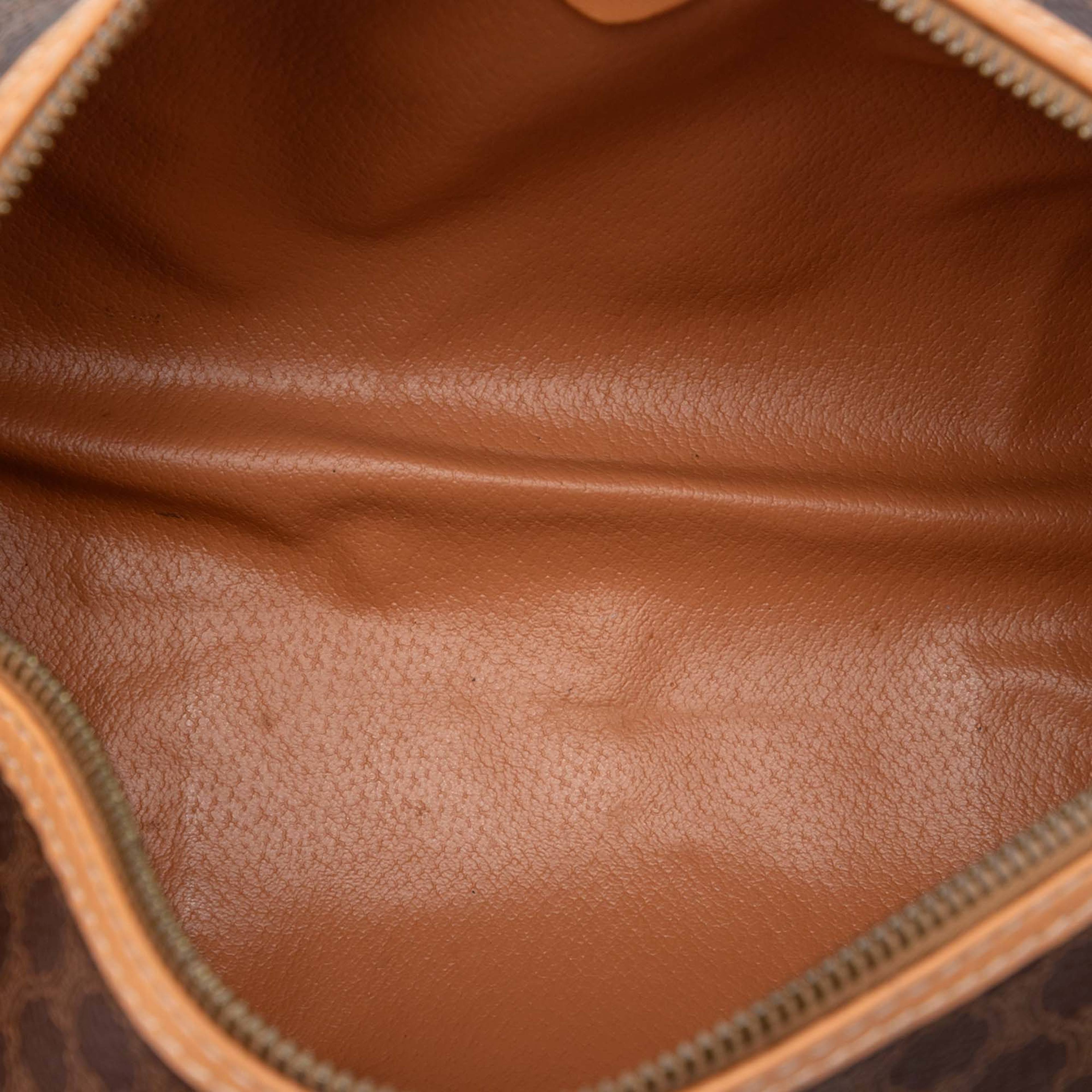 Celine Macadam Coated Canvas Shoulder Bag, från Luxclusif, i färgen brun. Klicka för att öppna bilden i stort format