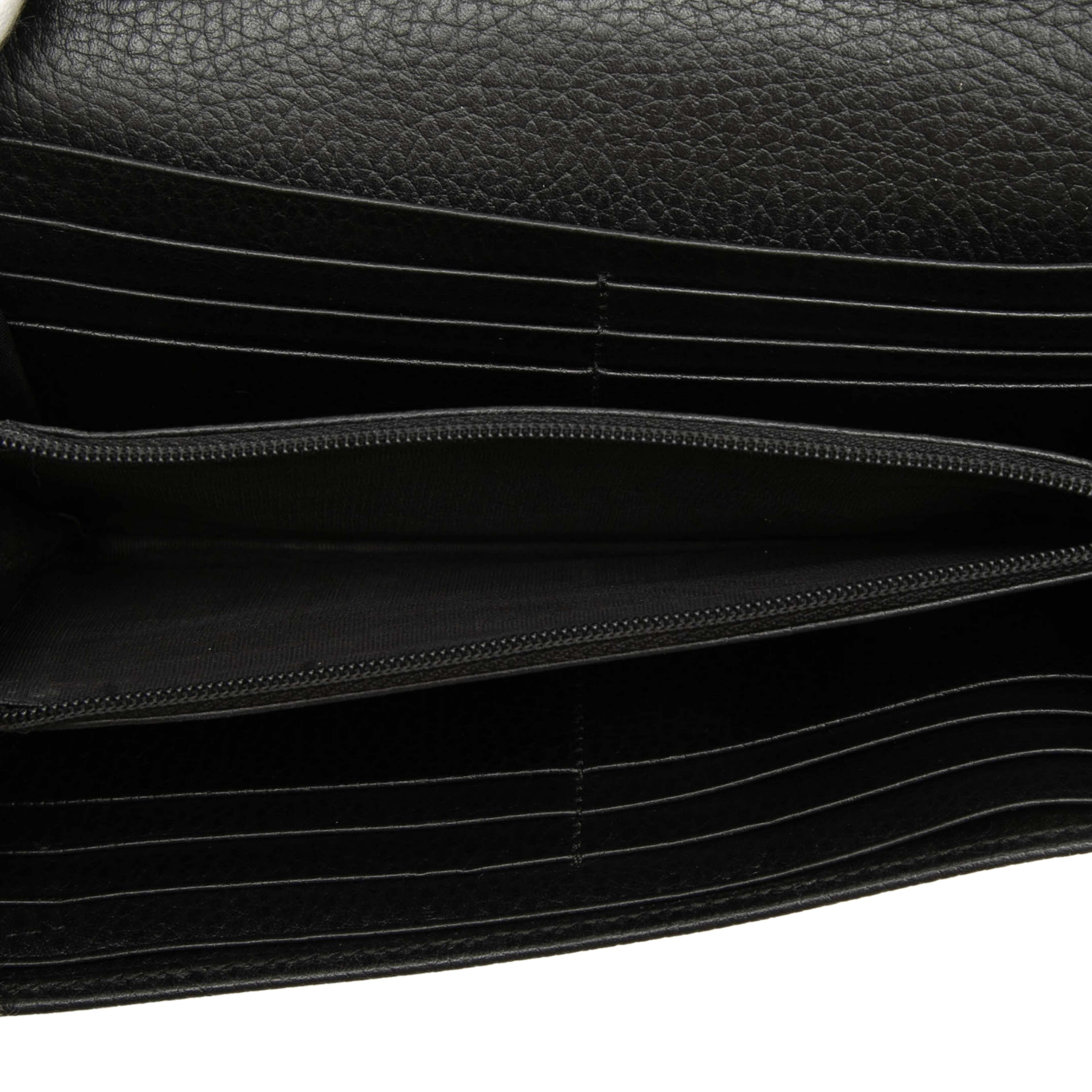 Gucci Gg Marmont Leather Wallet On Chain, från Luxclusif, i färgen black. Klicka för att öppna bilden i stort format