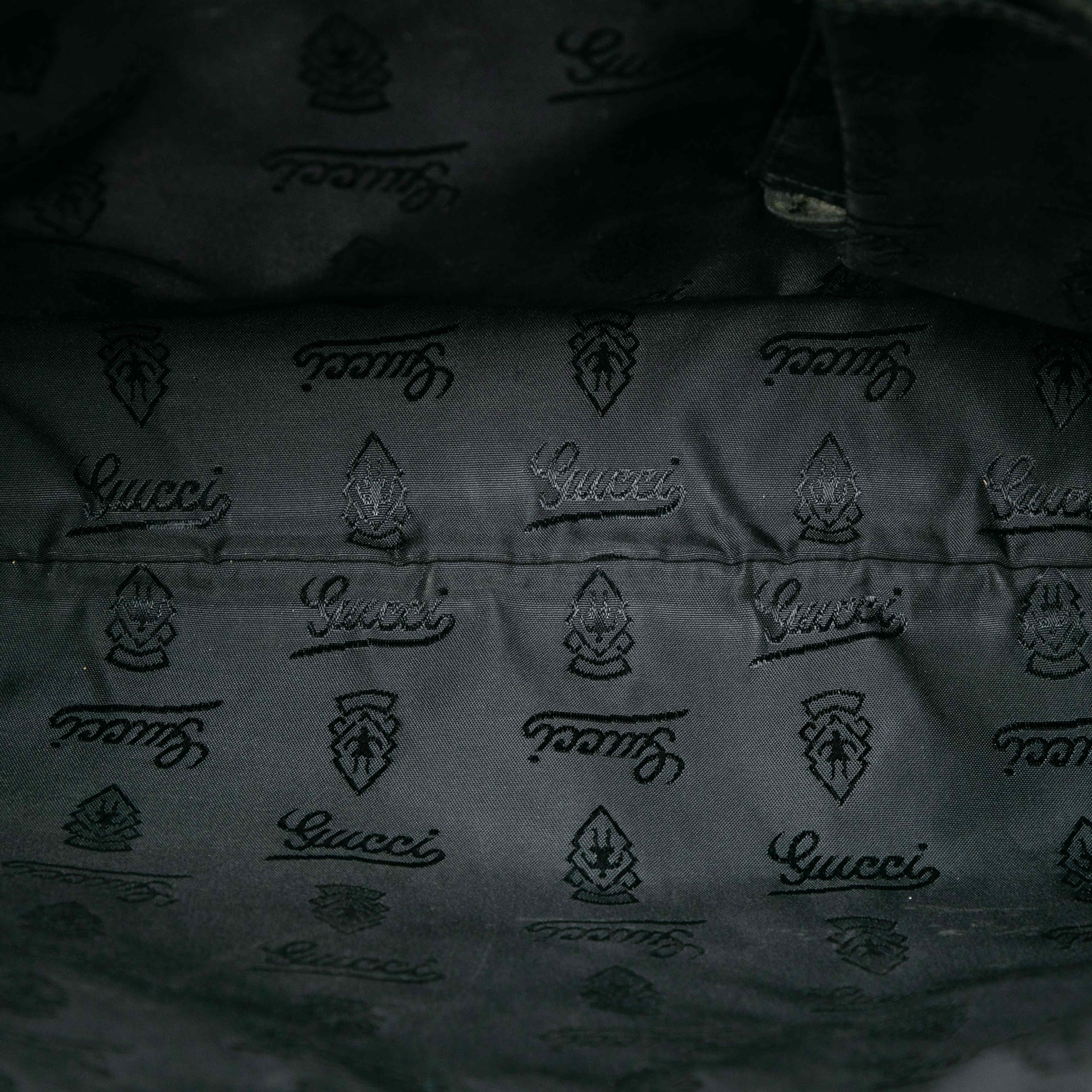 Gucci Guccissima Crossbody, från Luxclusif, i färgen black. Klicka för att öppna bilden i stort format