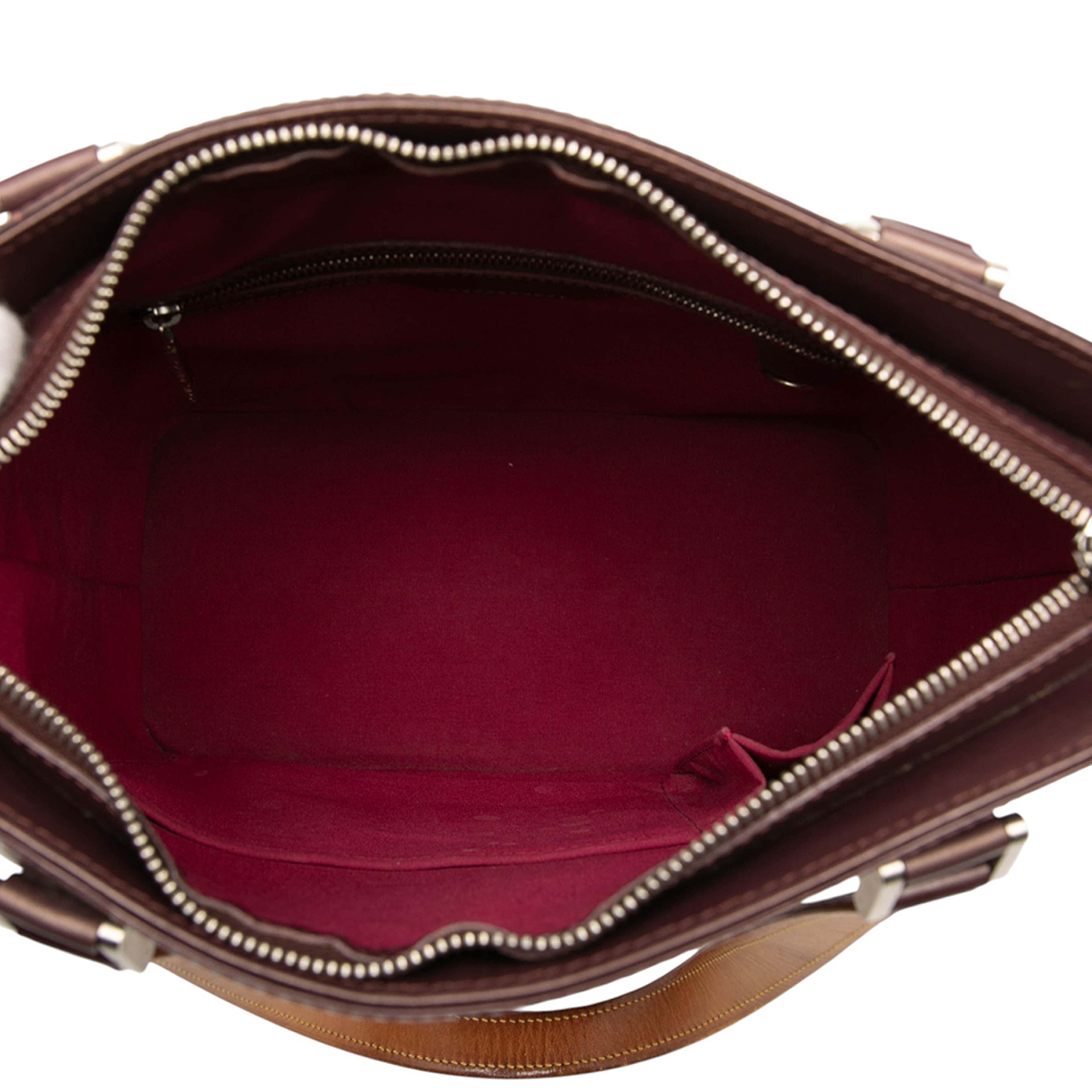 Louis Vuitton Monogram Mat Stockton, från Luxclusif, i färgen burgundy. Klicka för att öppna bilden i stort format