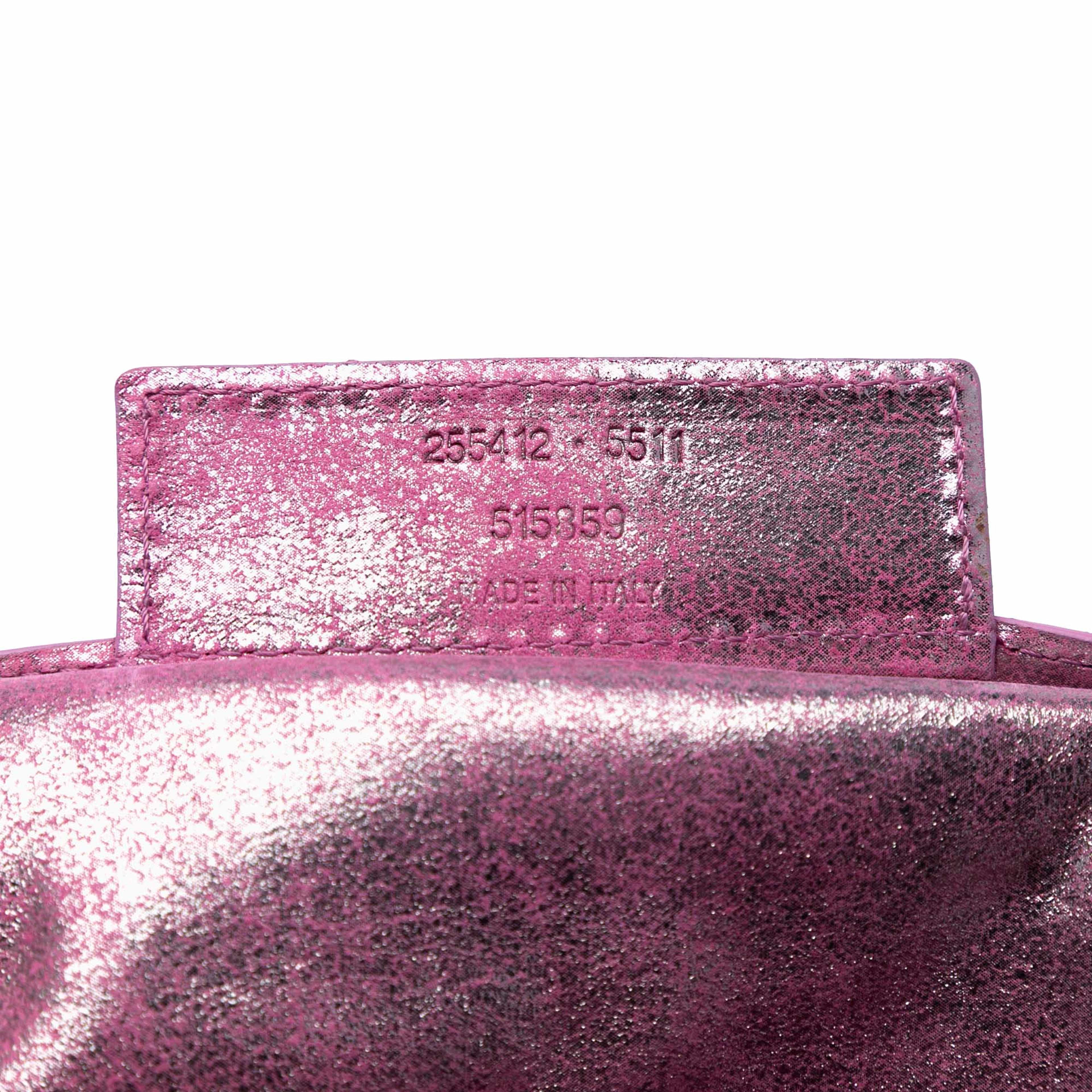 Balenciaga Metallic Leather Papier A5 Tote, från Luxclusif, i färgen pink. Klicka för att öppna bilden i stort format