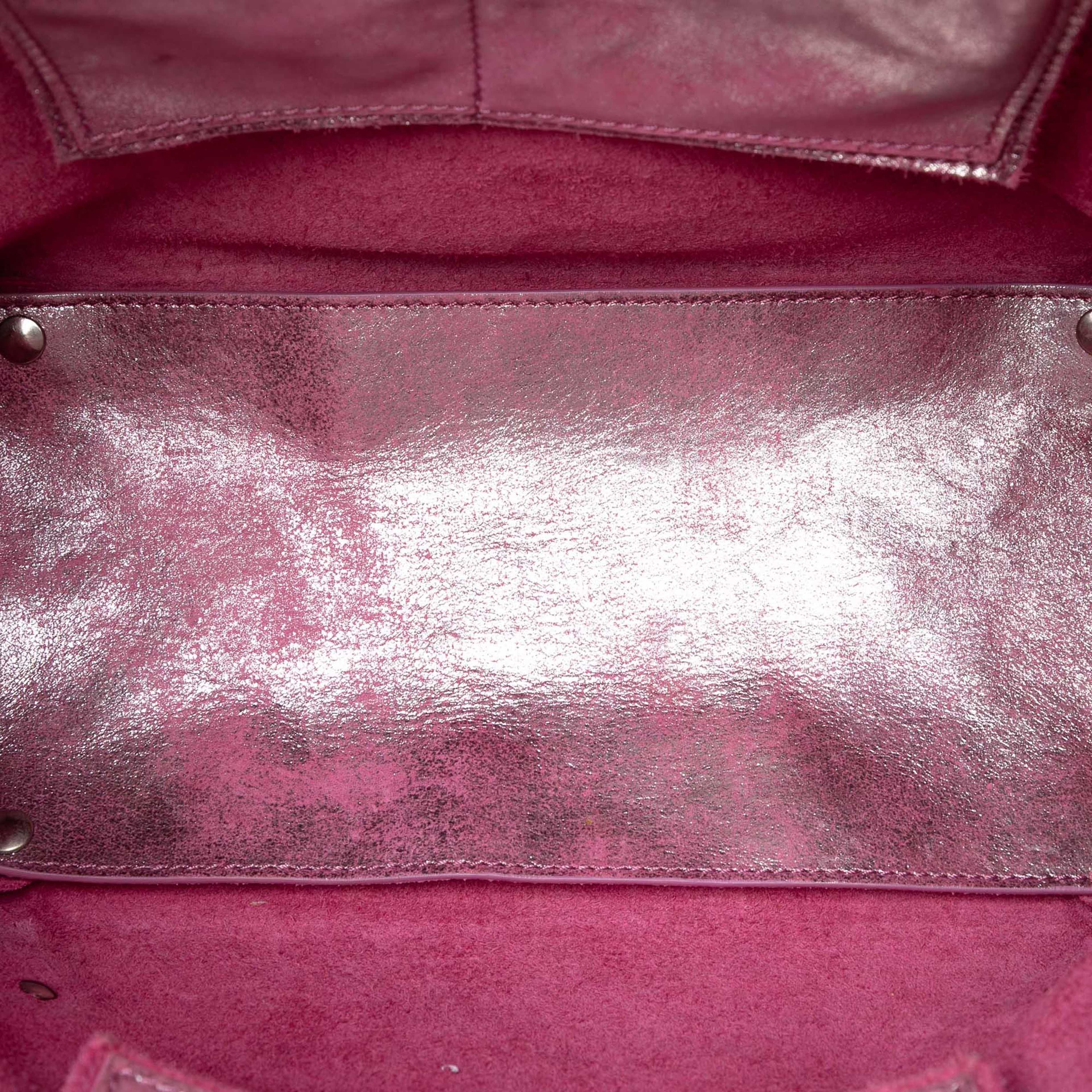 Balenciaga Metallic Leather Papier A5 Tote, från Luxclusif, i färgen pink. Klicka för att öppna bilden i stort format