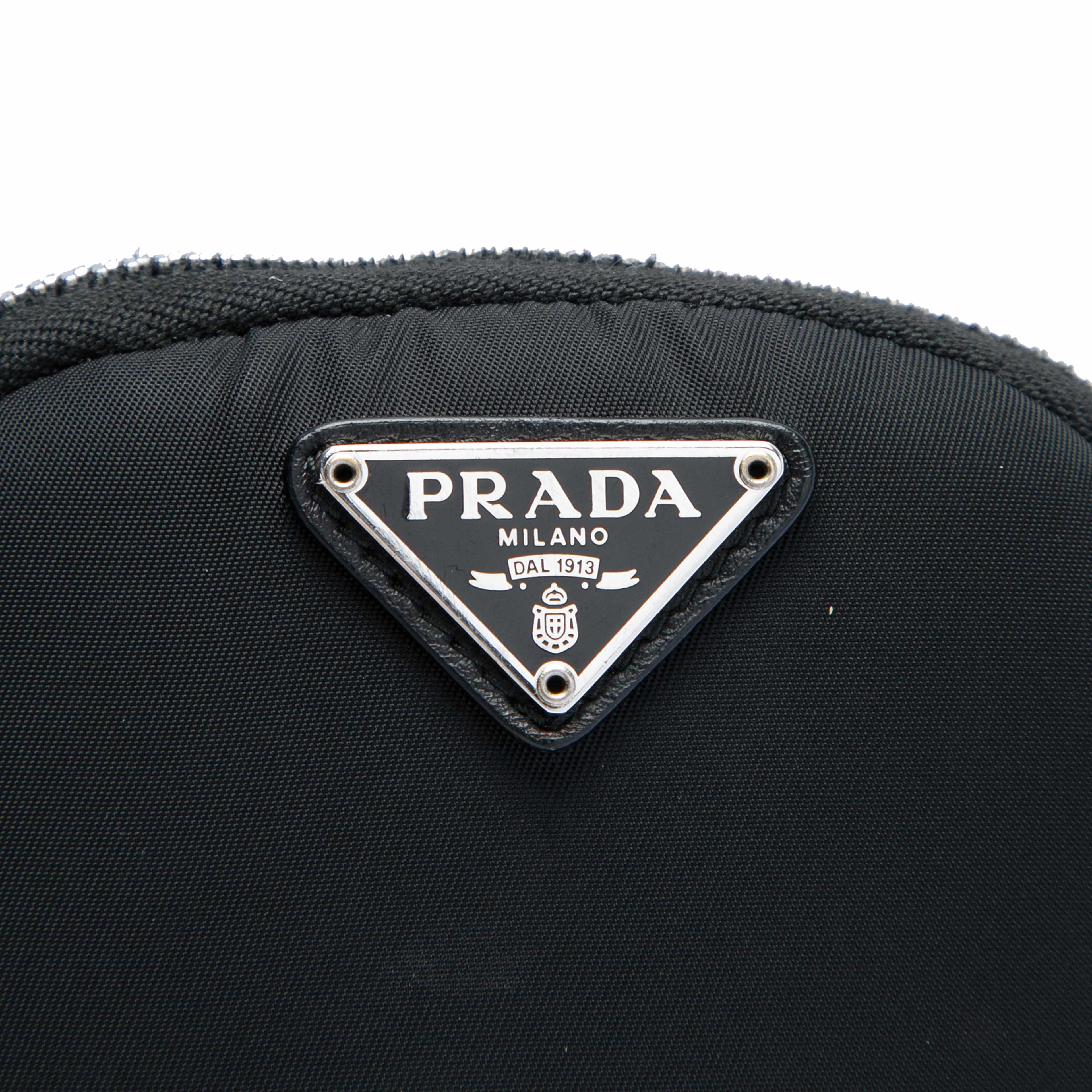 Prada Tessuto Phone Holder, från Luxclusif, i färgen svart. Klicka för att öppna bilden i stort format