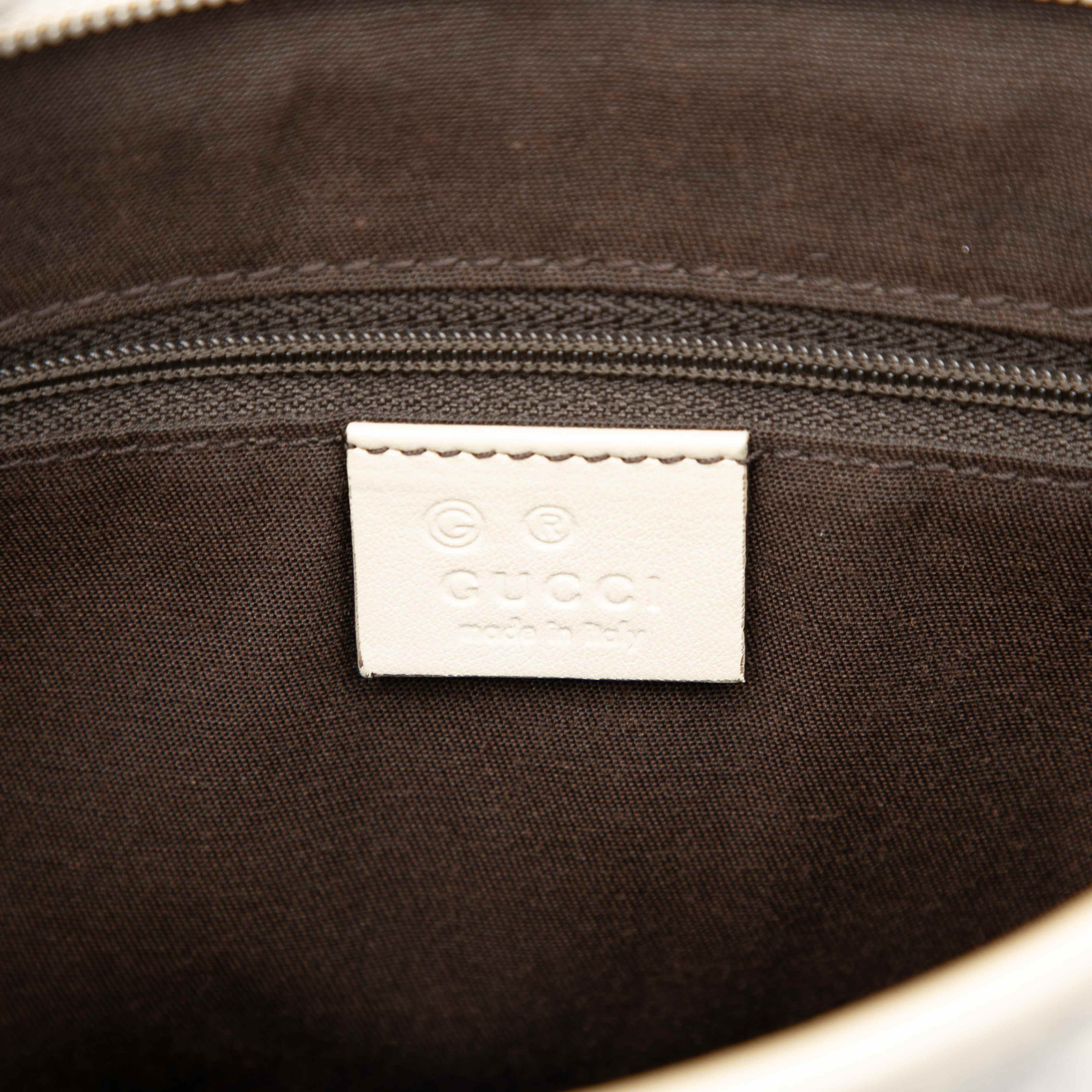 Gucci Gg Crystal Crossbody, från Luxclusif, i färgen beige. Klicka för att öppna bilden i stort format