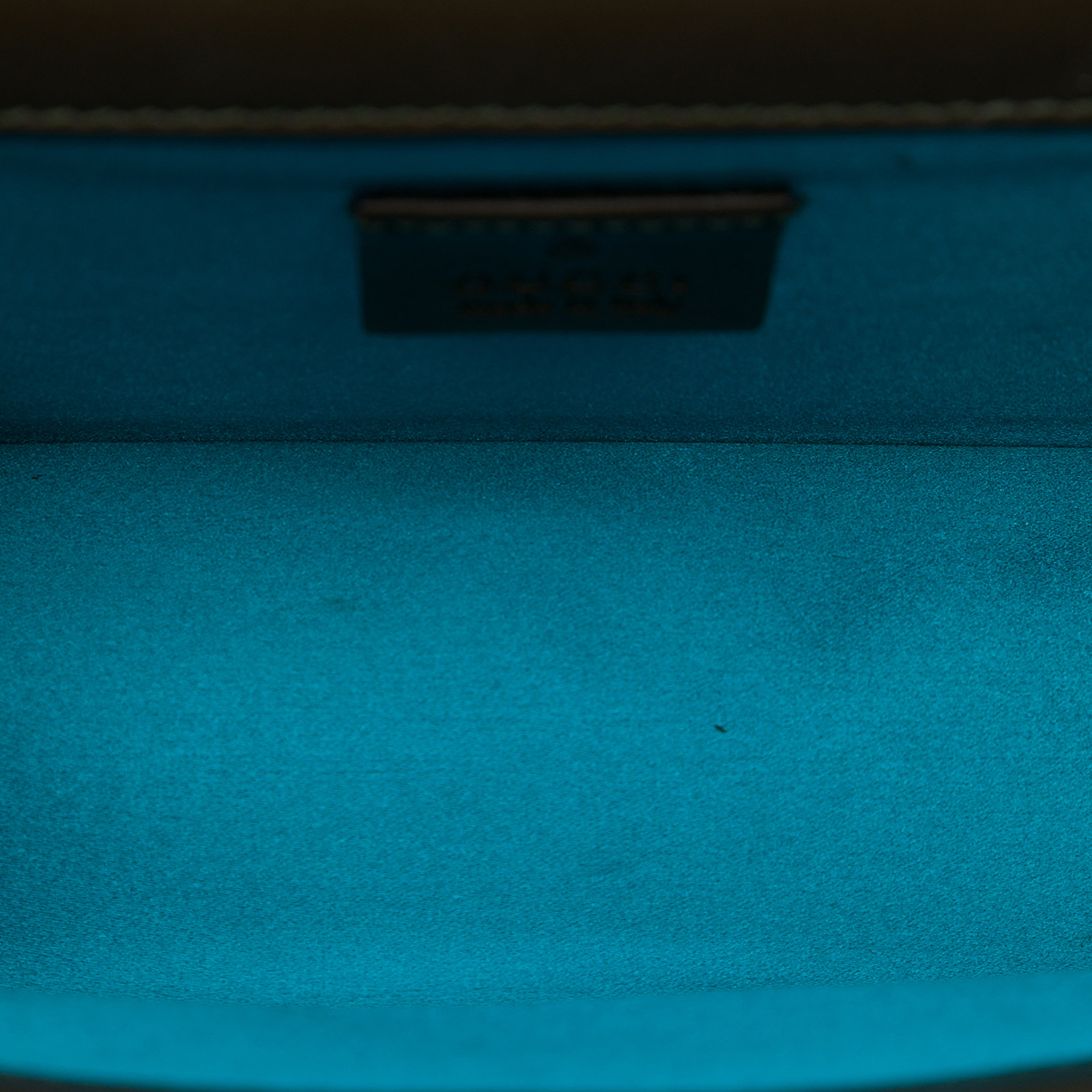 Gucci Medium Gg Velvet Dionysus Crossbody, från Luxclusif, i färgen grön. Klicka för att öppna bilden i stort format