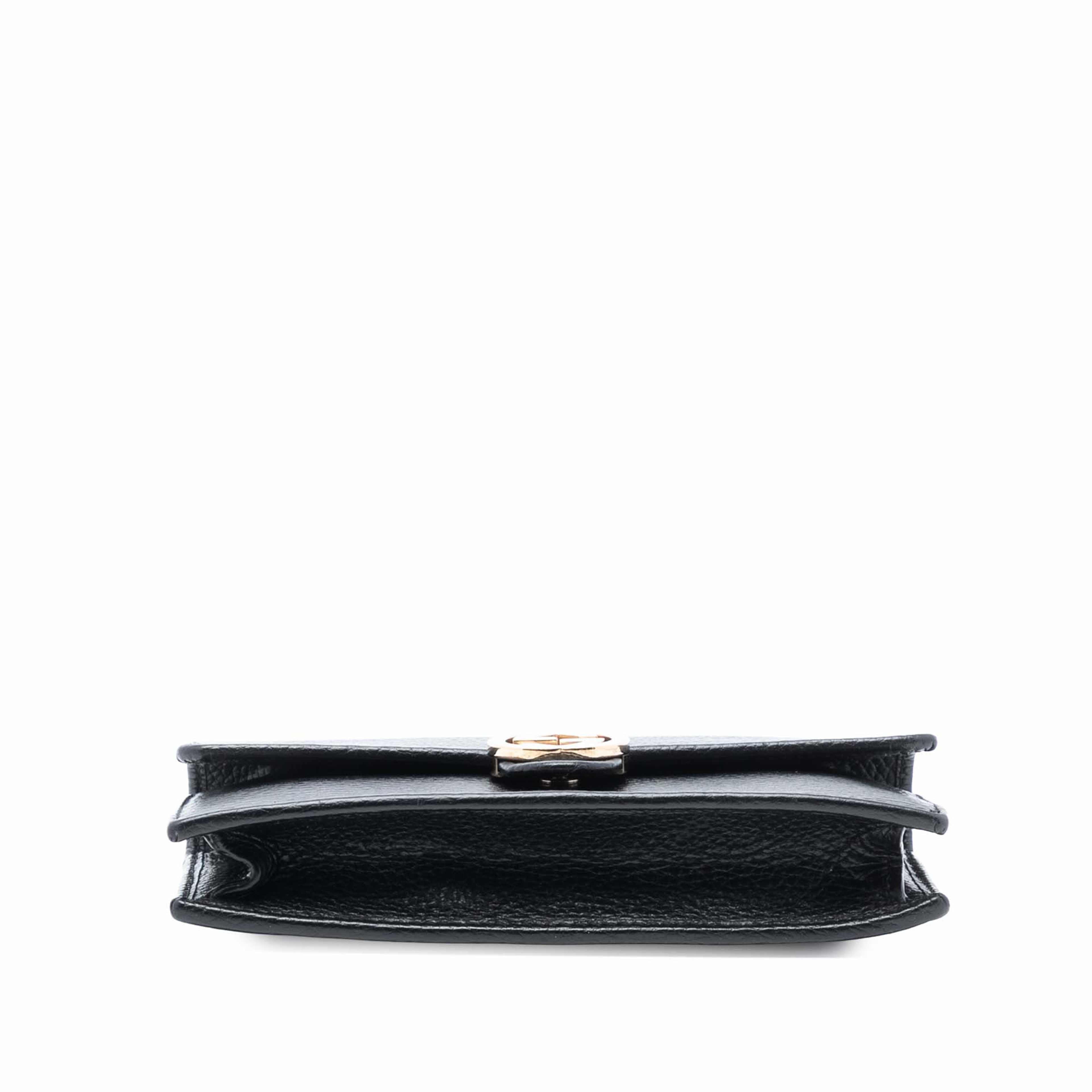 Gucci Interlocking G Dollar Calfskin Wallet On Chain, från Luxclusif, i färgen black. Klicka för att öppna bilden i stort format