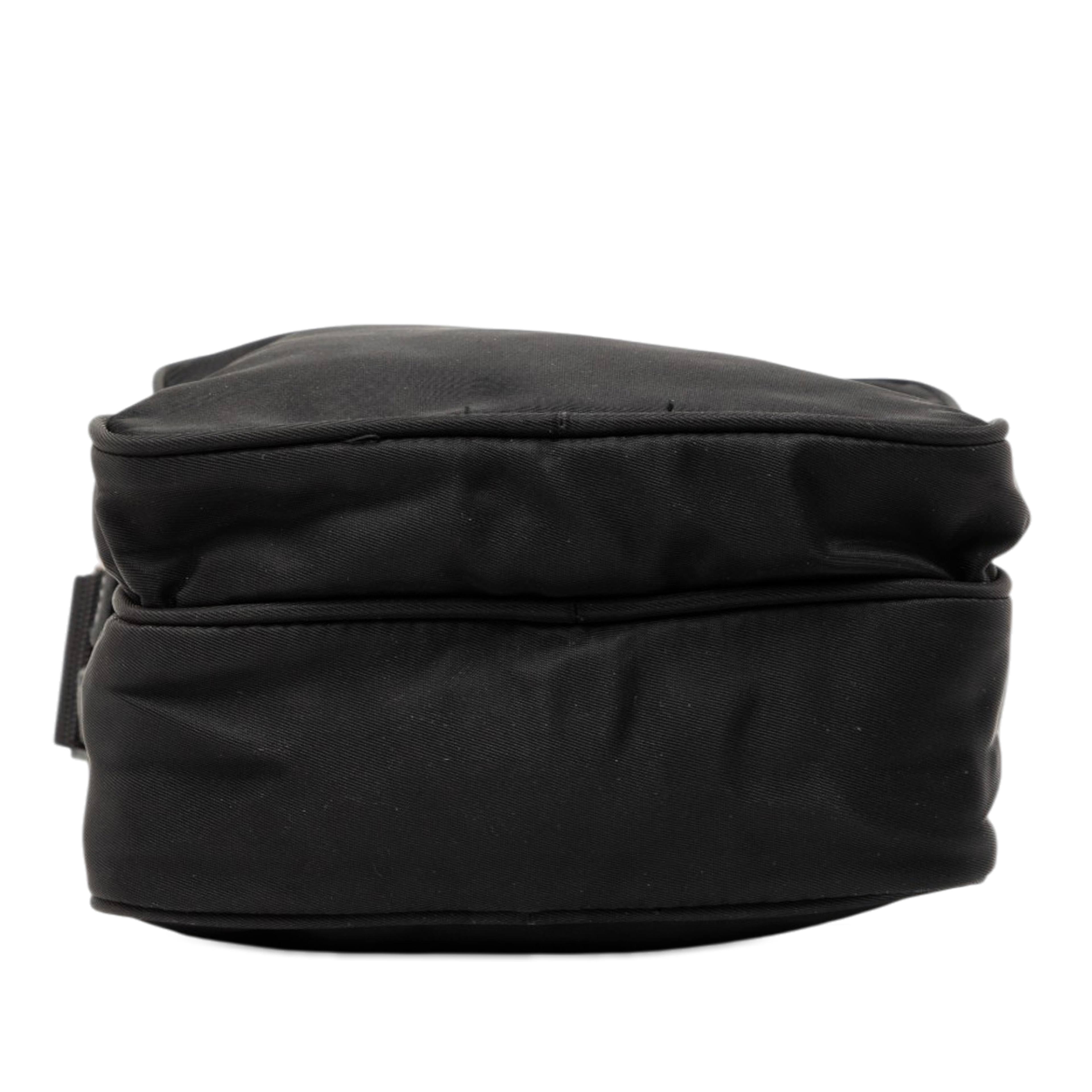 Prada Tessuto Zip Top Crossbody, från Luxclusif, i färgen black. Klicka för att öppna bilden i stort format