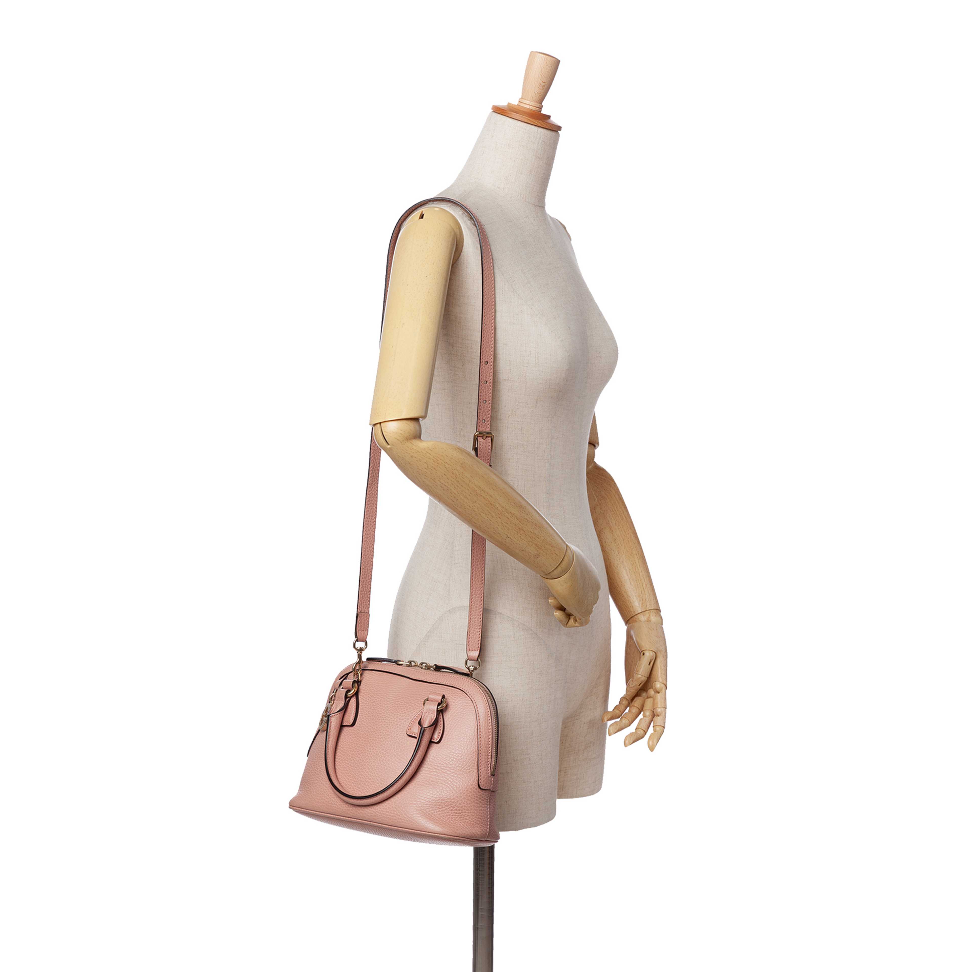 Gucci Mini Calfskin Gg Charm Dome Satchel, från Luxclusif, i färgen rosa. Klicka för att öppna bilden i stort format