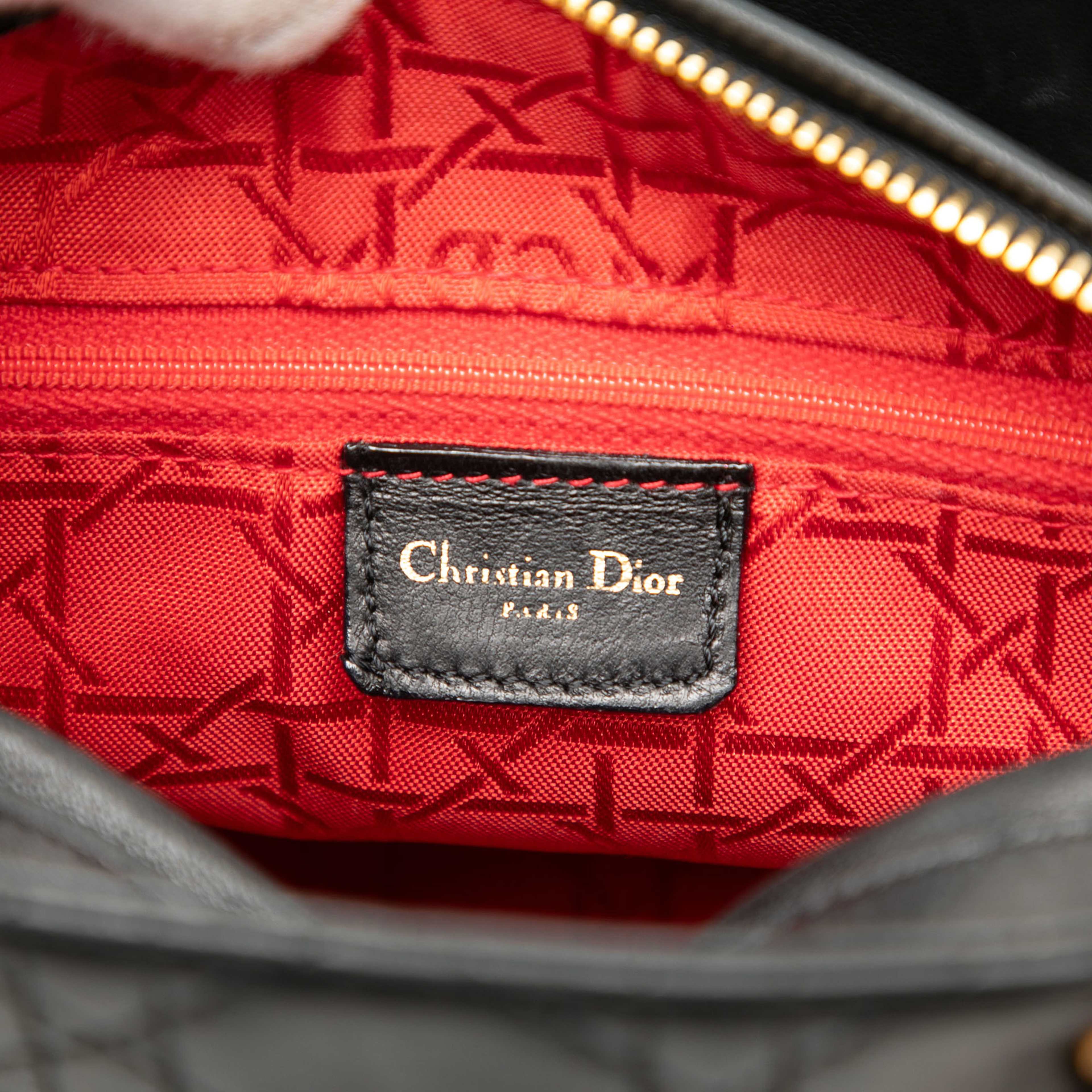 Dior Medium Lambskin Cannage Lady Dior, från Luxclusif, i färgen black. Klicka för att öppna bilden i stort format