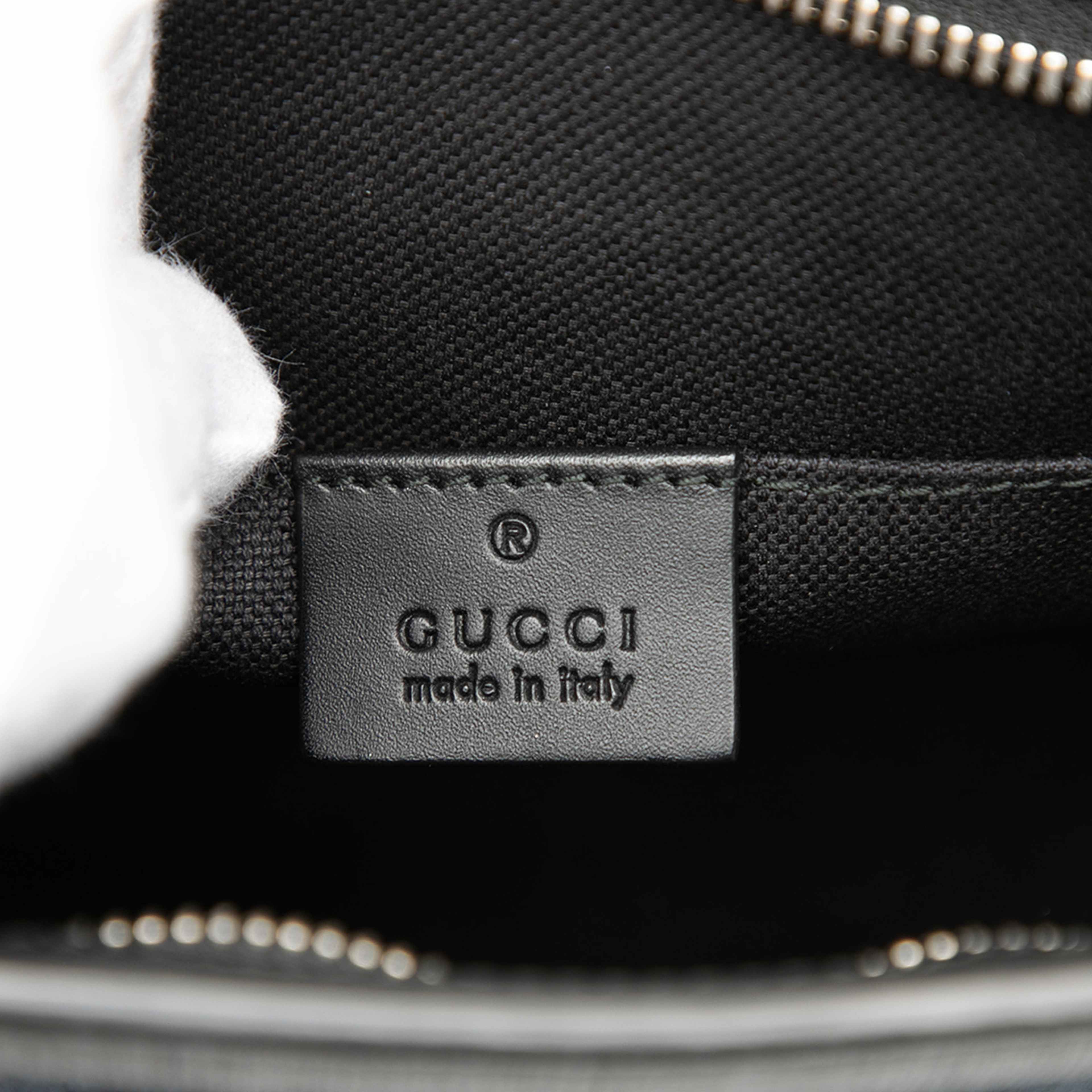 Gucci Gg Supreme Web Clutch, från Luxclusif, i färgen black. Klicka för att öppna bilden i stort format