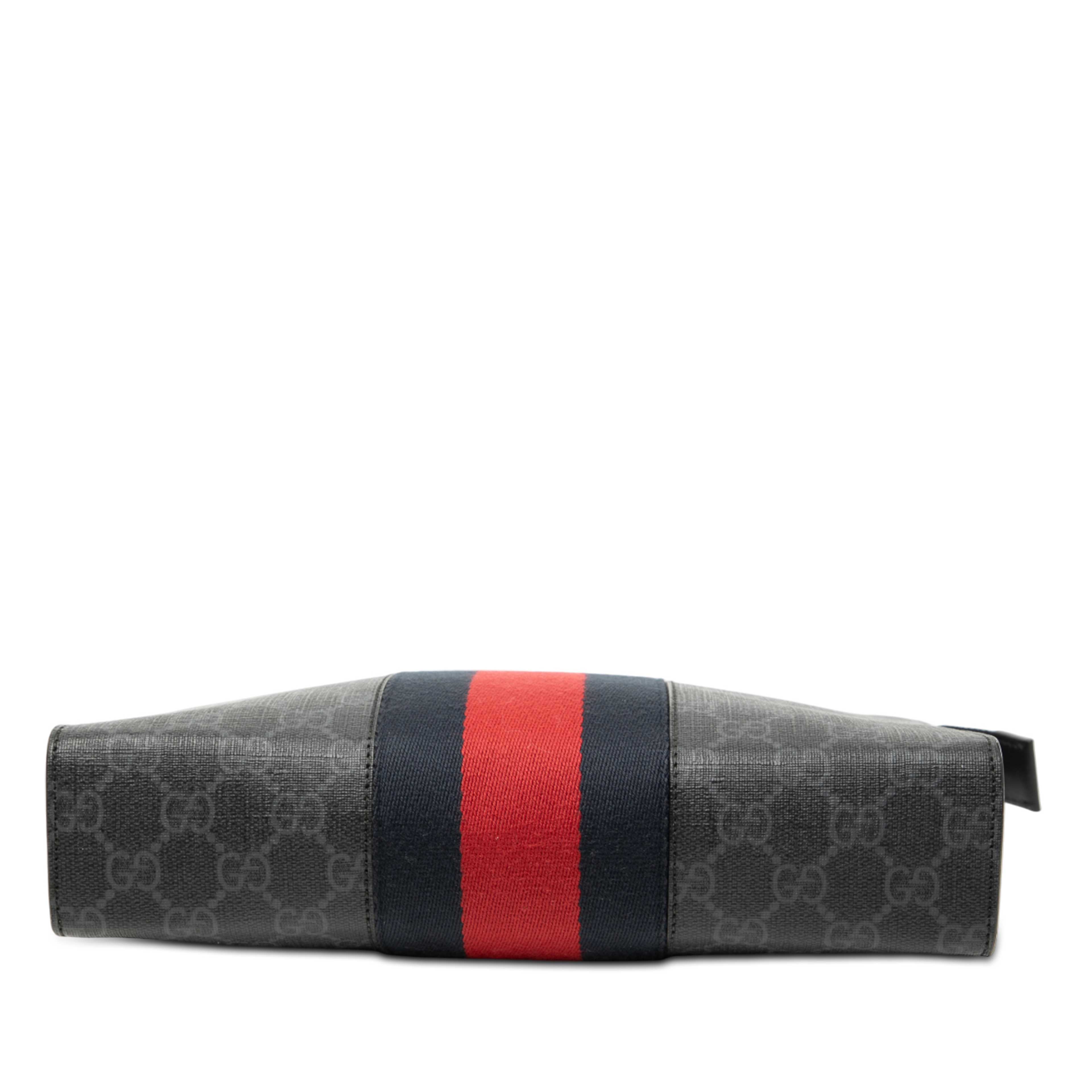 Gucci Gg Supreme Web Clutch, från Luxclusif, i färgen black. Klicka för att öppna bilden i stort format