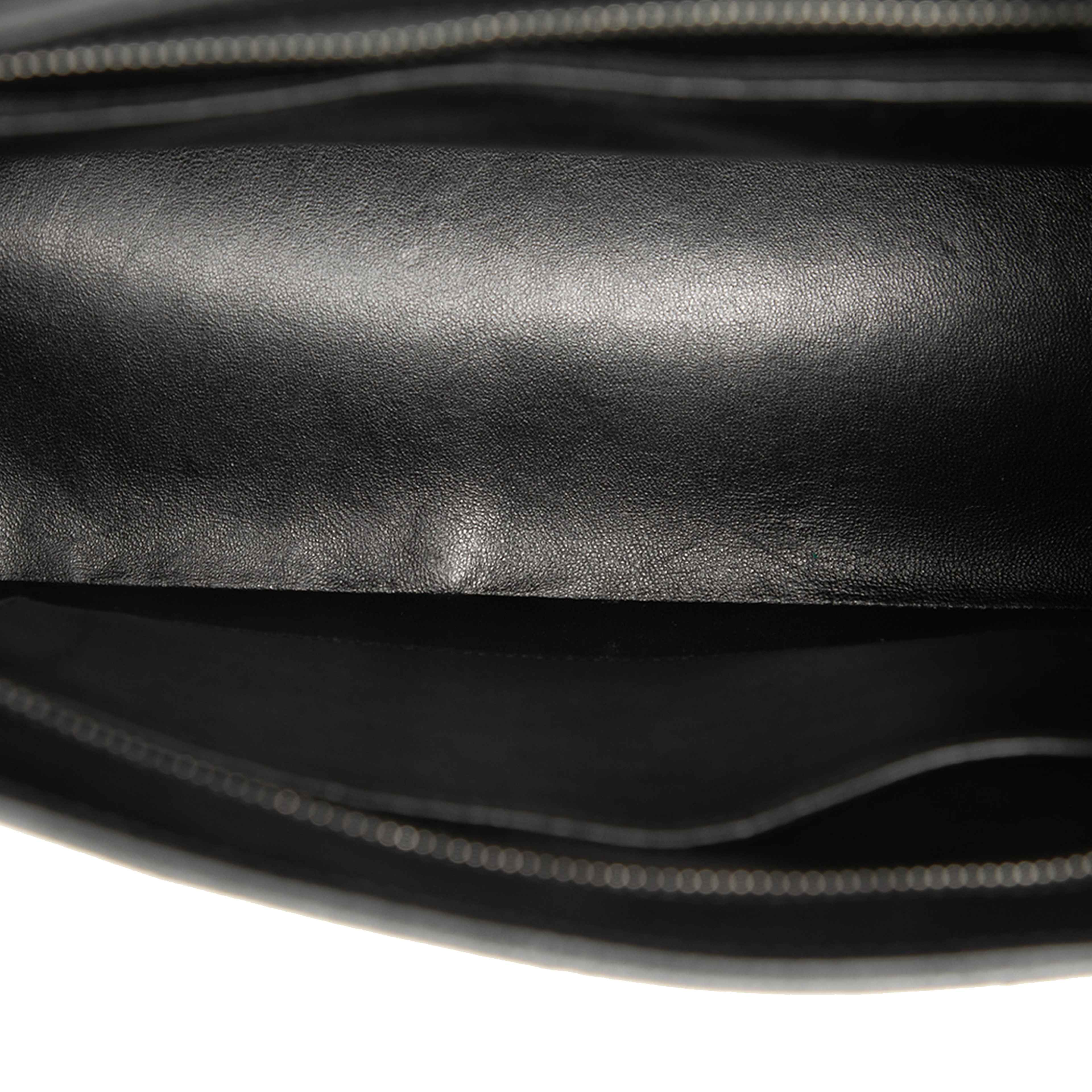 Chanel Caviar Medallion Tote, från Luxclusif, i färgen black. Klicka för att öppna bilden i stort format