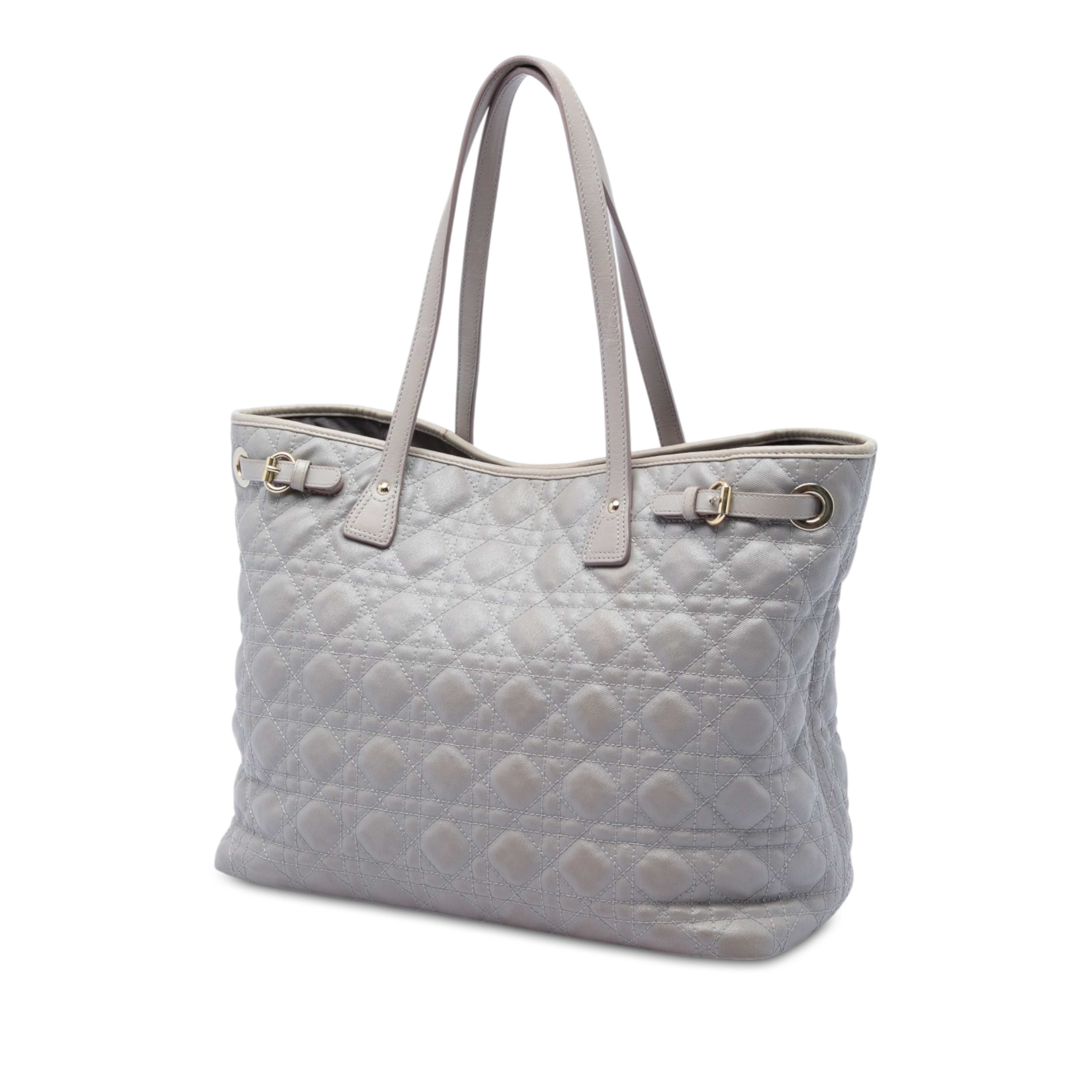 Dior Large Coated Canvas Cannage Panarea Tote, från Luxclusif, i färgen grå. Klicka för att öppna bilden i stort format