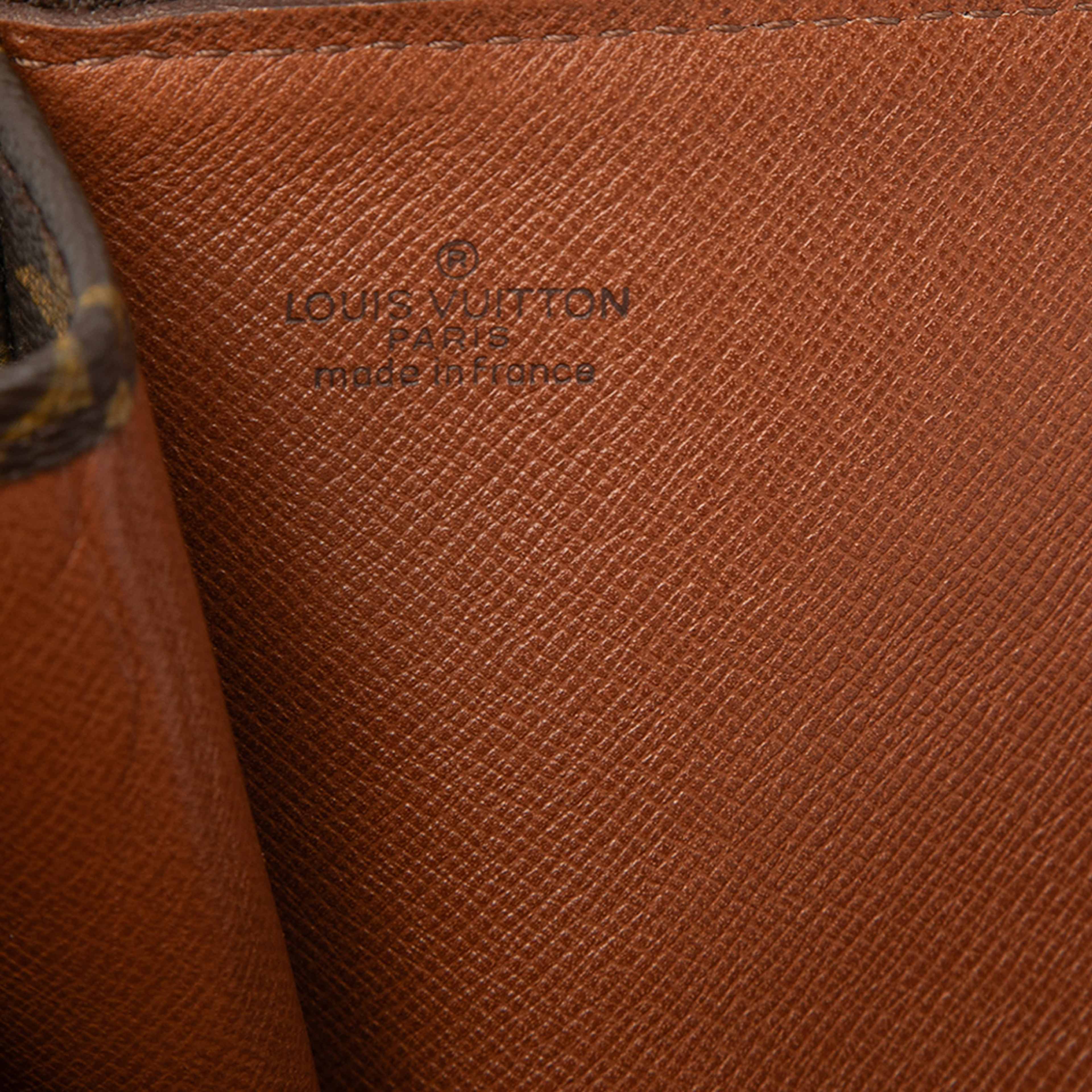 Louis Vuitton Monogram Poche Documents Portfolio, från Luxclusif, i färgen brun. Klicka för att öppna bilden i stort format